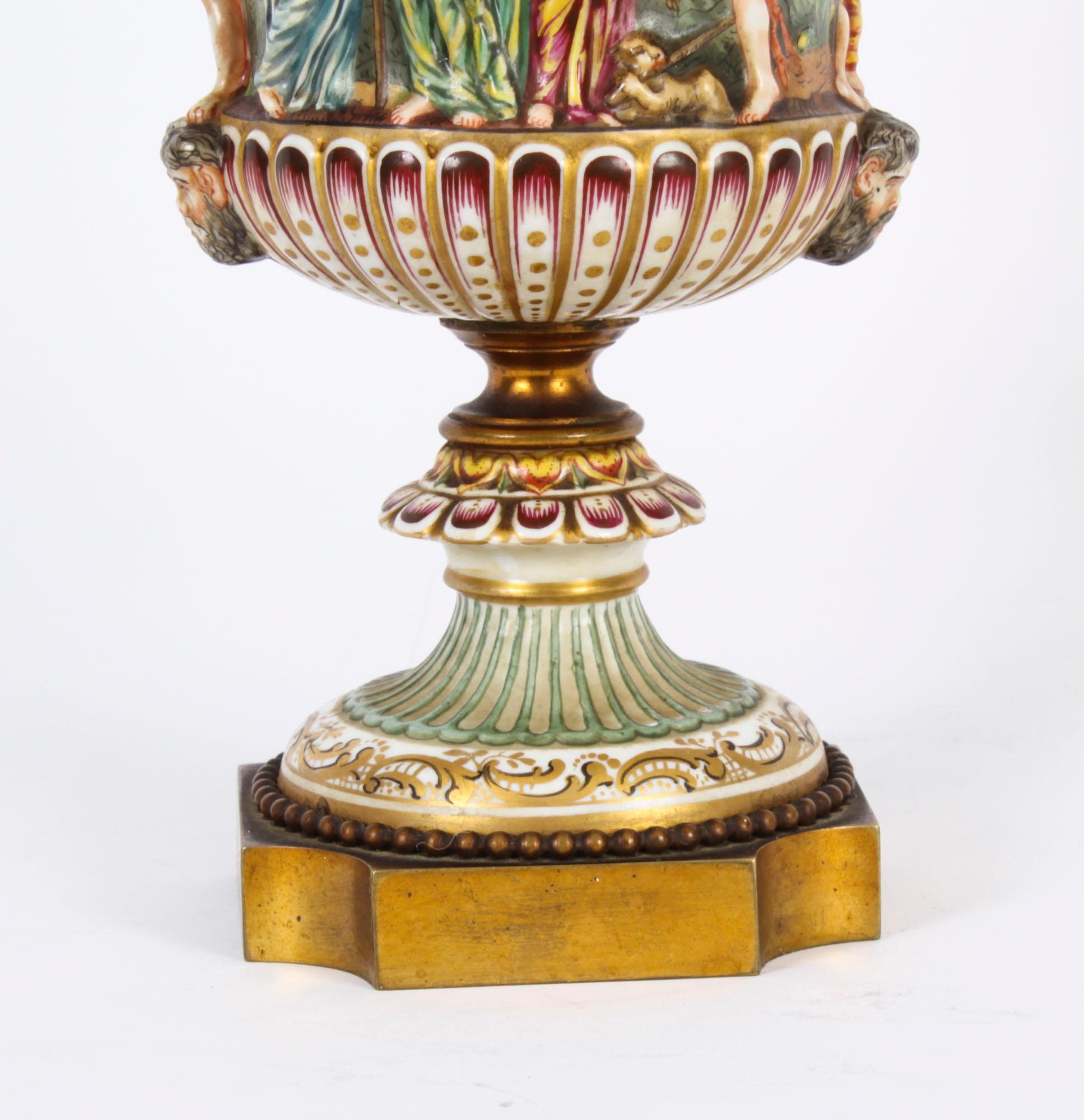 Antique Italian Naples Capodimonte Urn 19th Century In Good Condition For Sale In London, GB