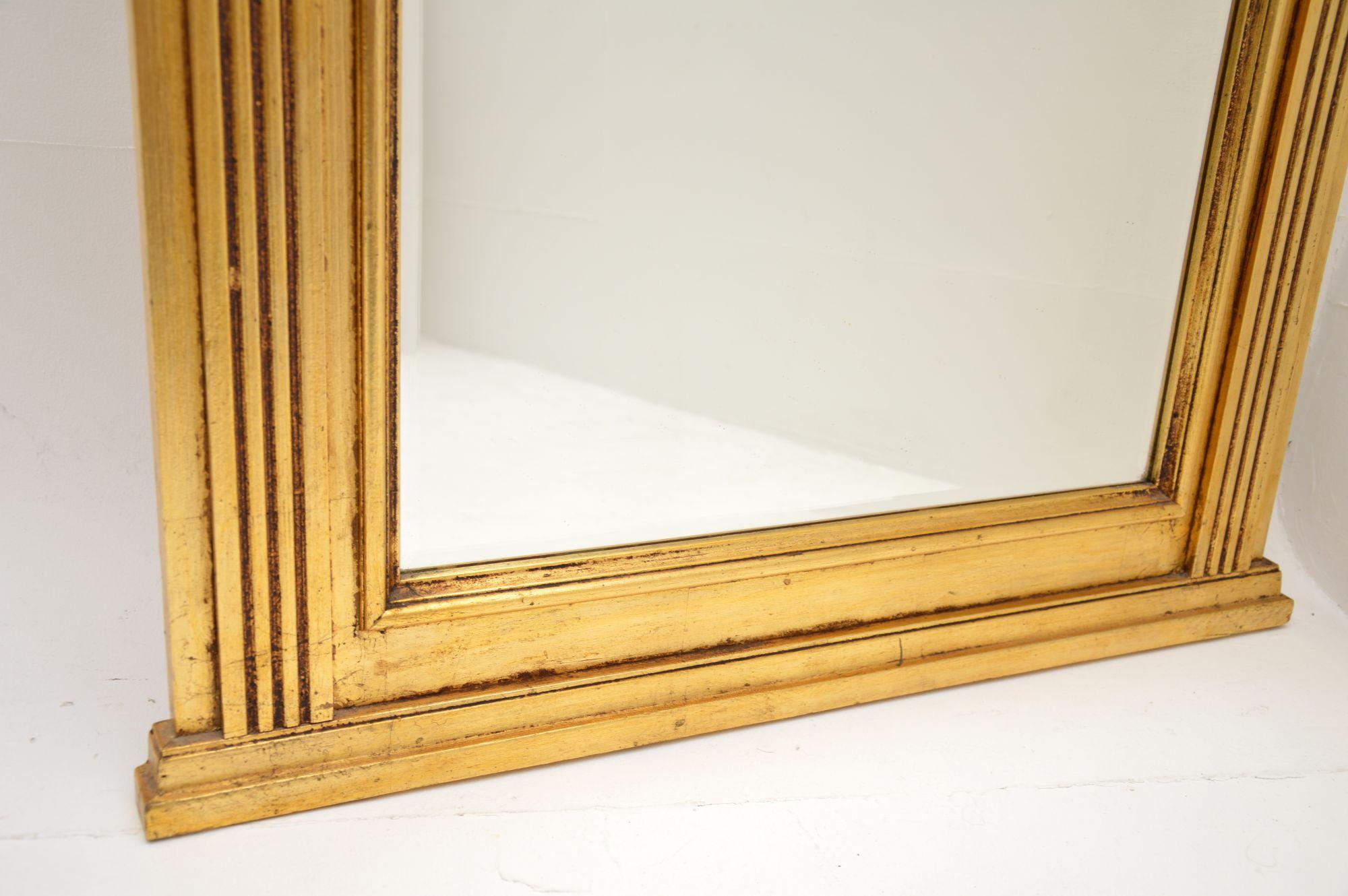 Miroir italien ancien néoclassique en bois doré en vente 1