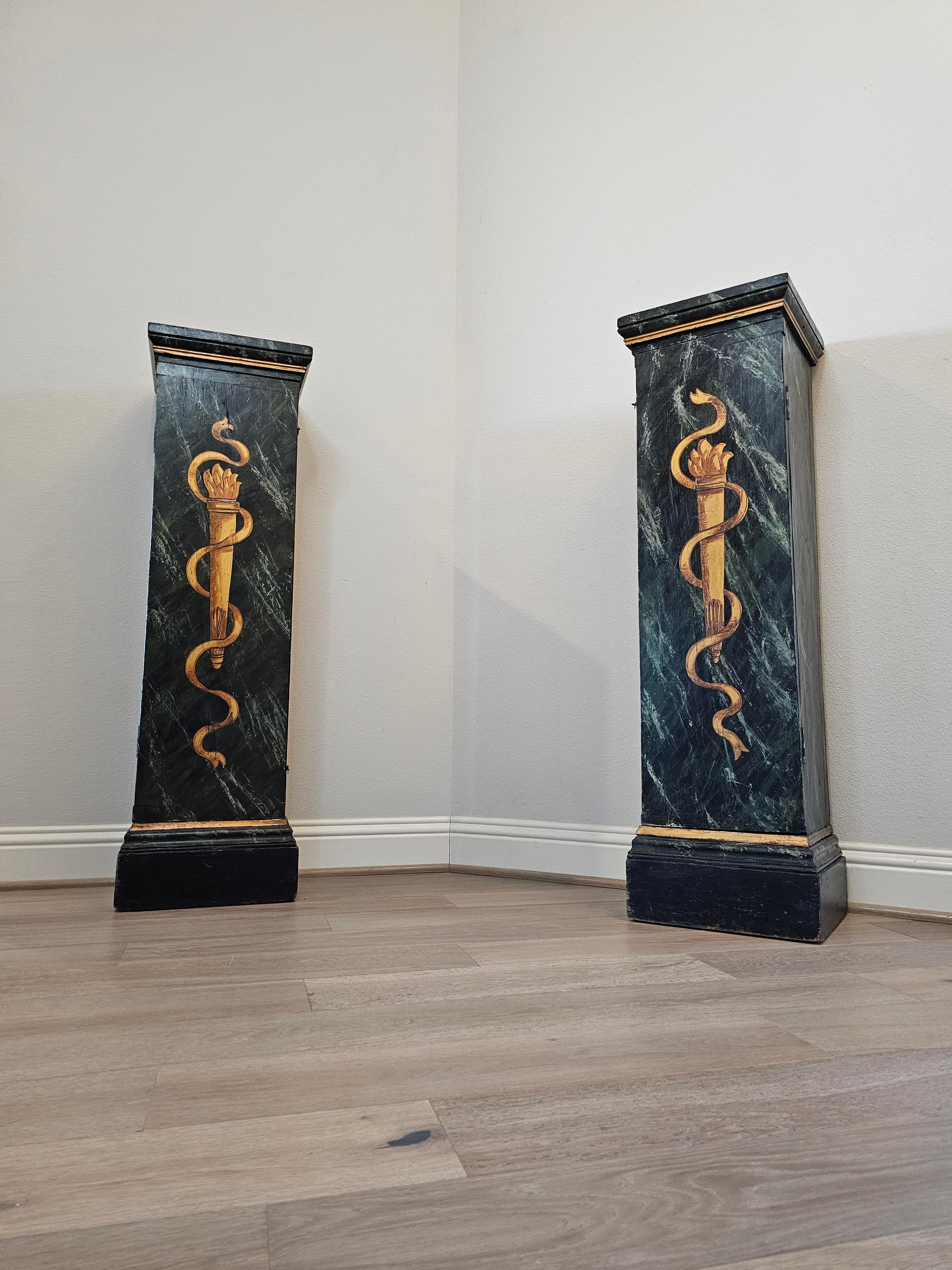 Antike italienische neo-klassischen marmoriert Wood Pedestal Cabinet Stand Pair im Angebot 12