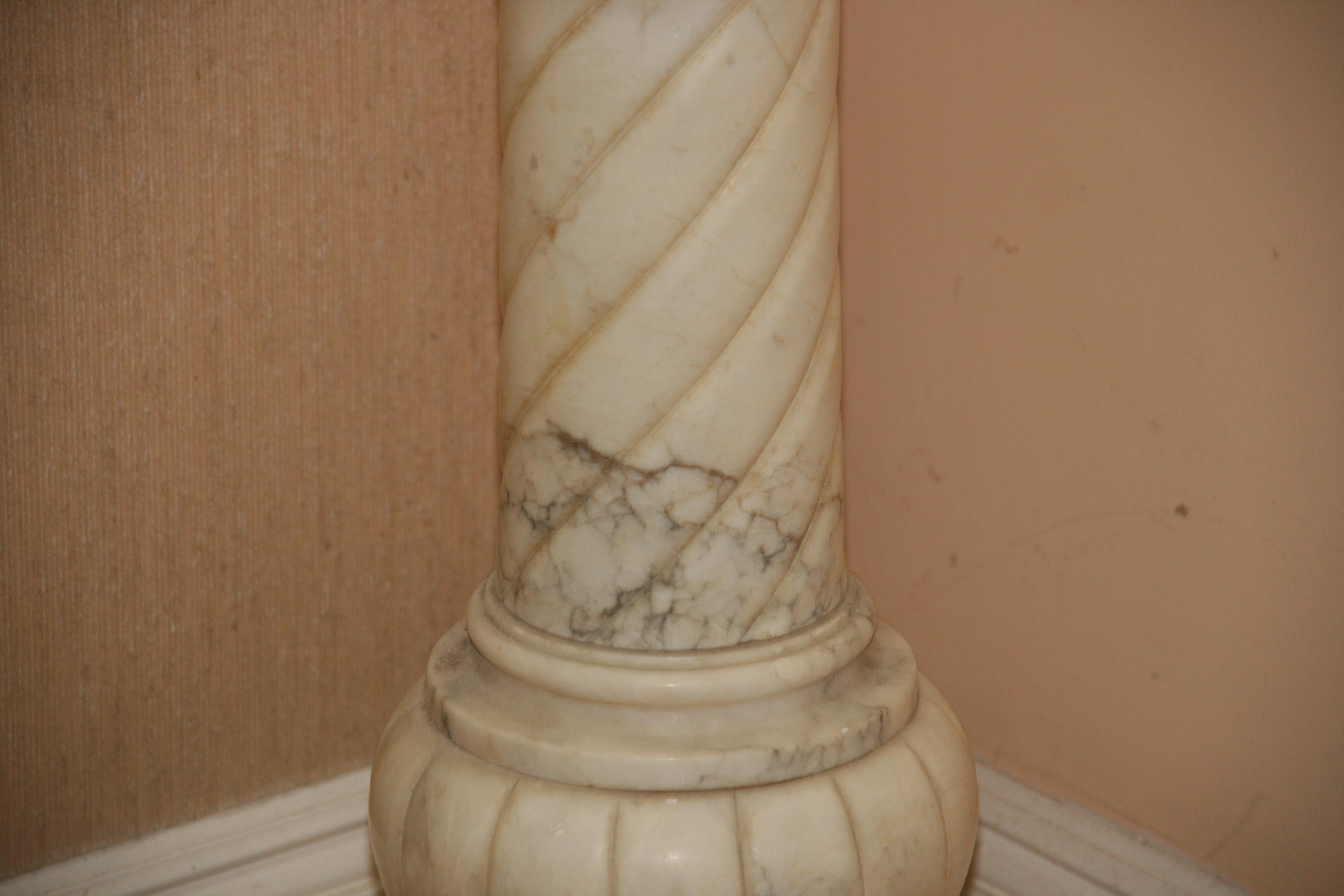Antique Italian Neoclasical Alabaster Pedestal For Sale 1