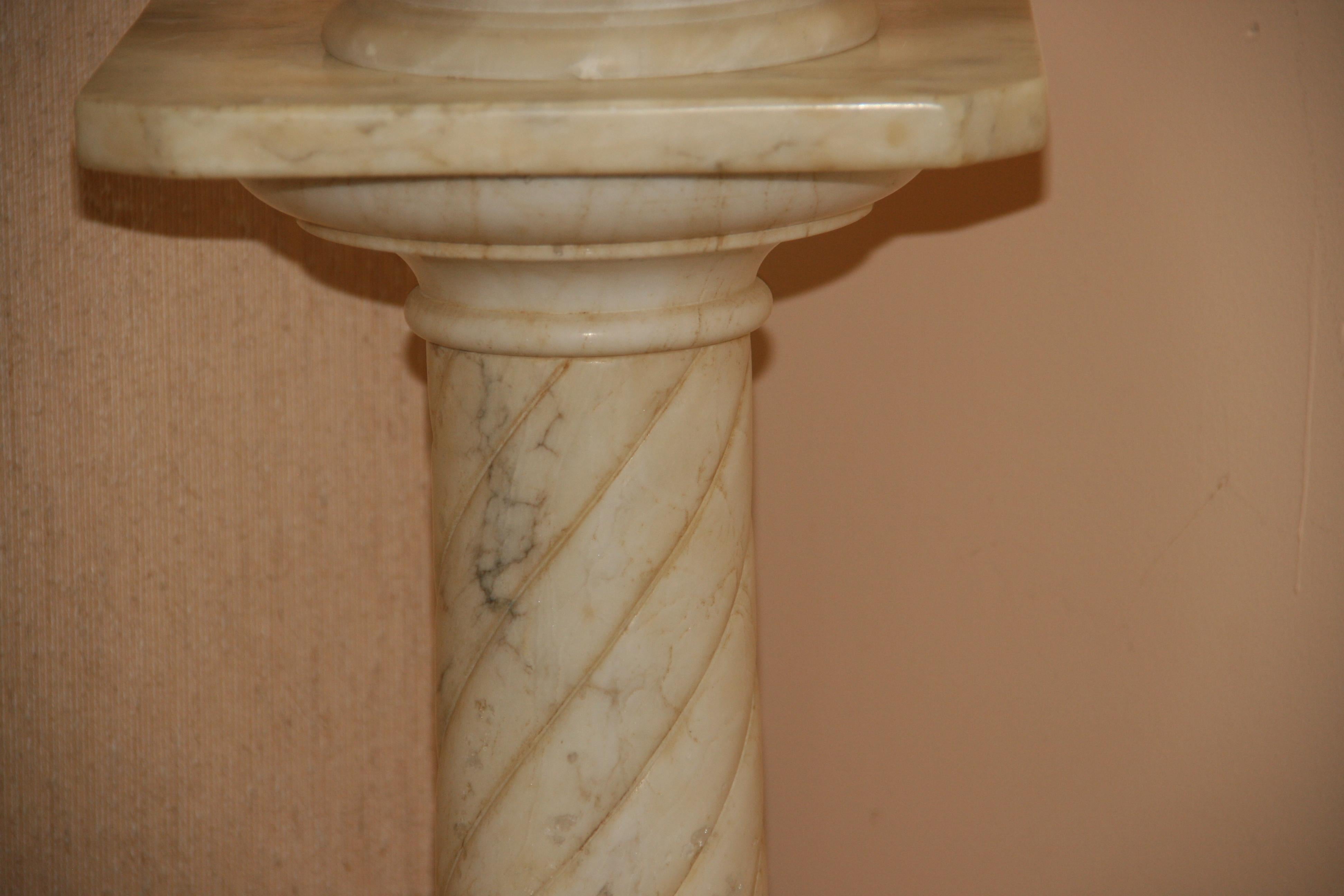 Antique Italian Neoclasical Alabaster Pedestal For Sale 4