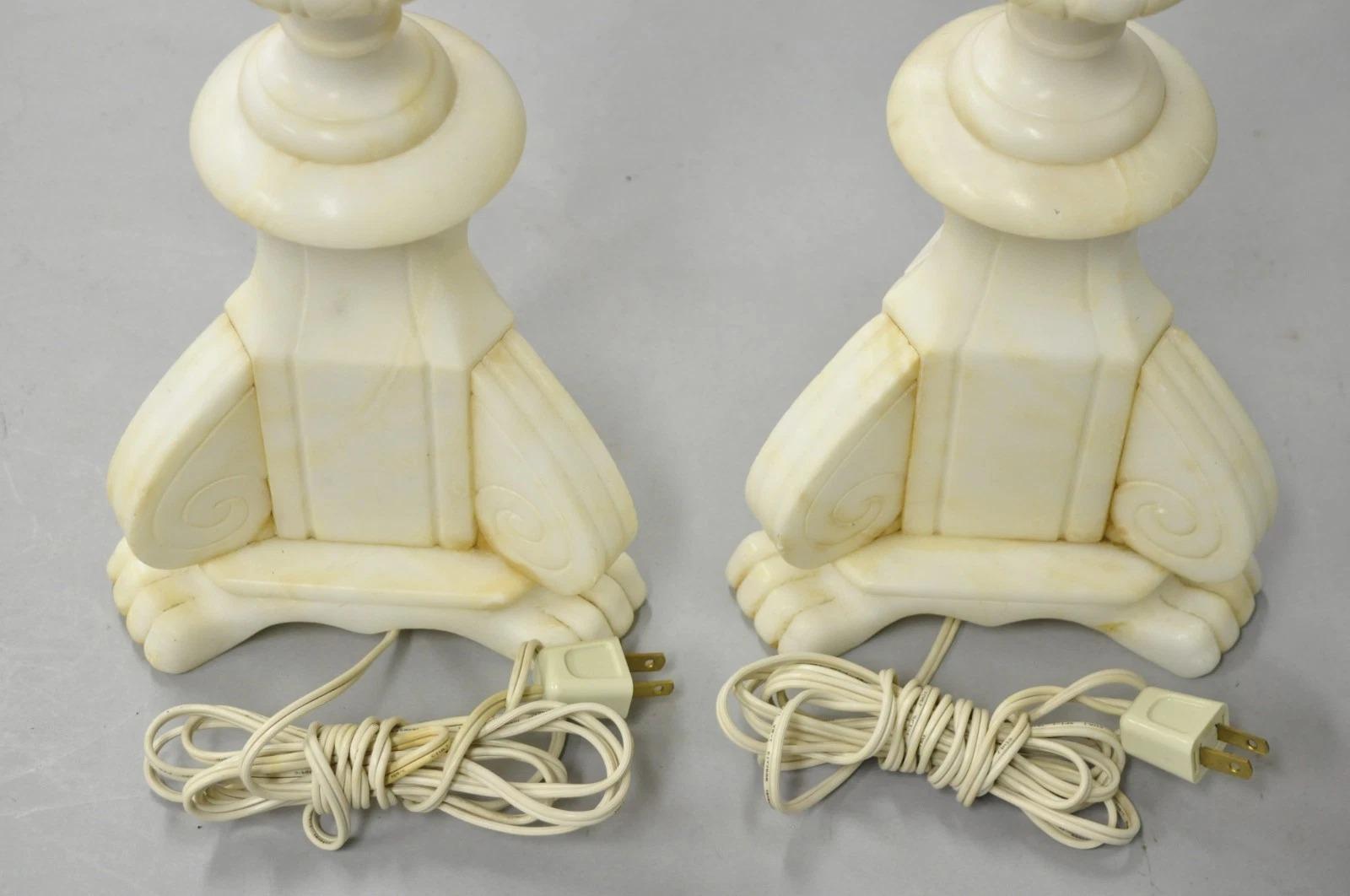 Paire de lampes de table à colonne en marbre d'albâtre sculpté de style néoclassique italien ancien en vente 3
