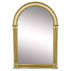 Antiguo Espejo de Pared Italiano Neoclásico Tallado en Madera Dorada Dorada con Arco