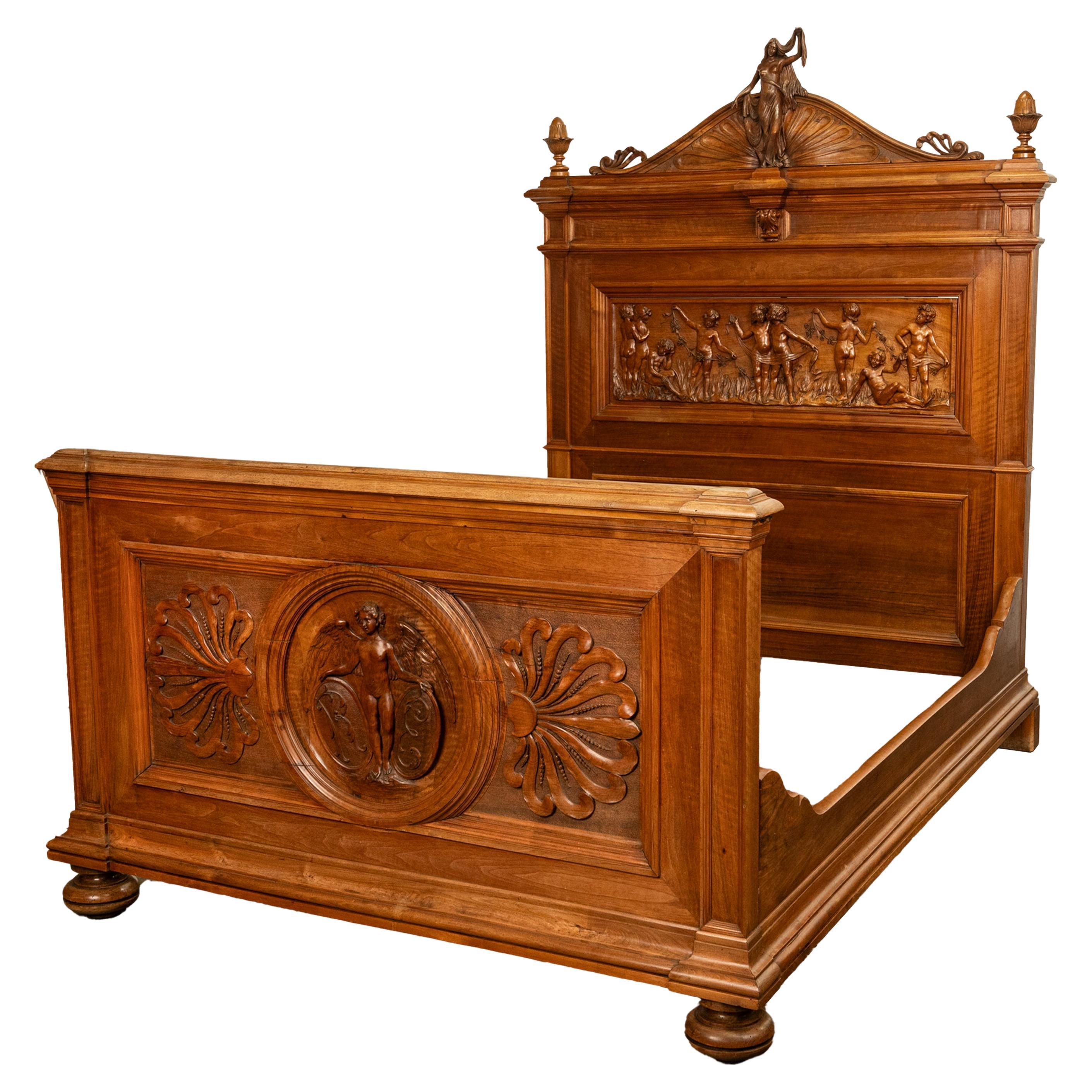 Antique carved Italian walnut bed in the Neoclassical taste, circa 1870.
The bed with incredible carvings throughout, to the top of the headboard is a removable crown carved with a maiden holding her long tresses of hair and wearing diaphanous