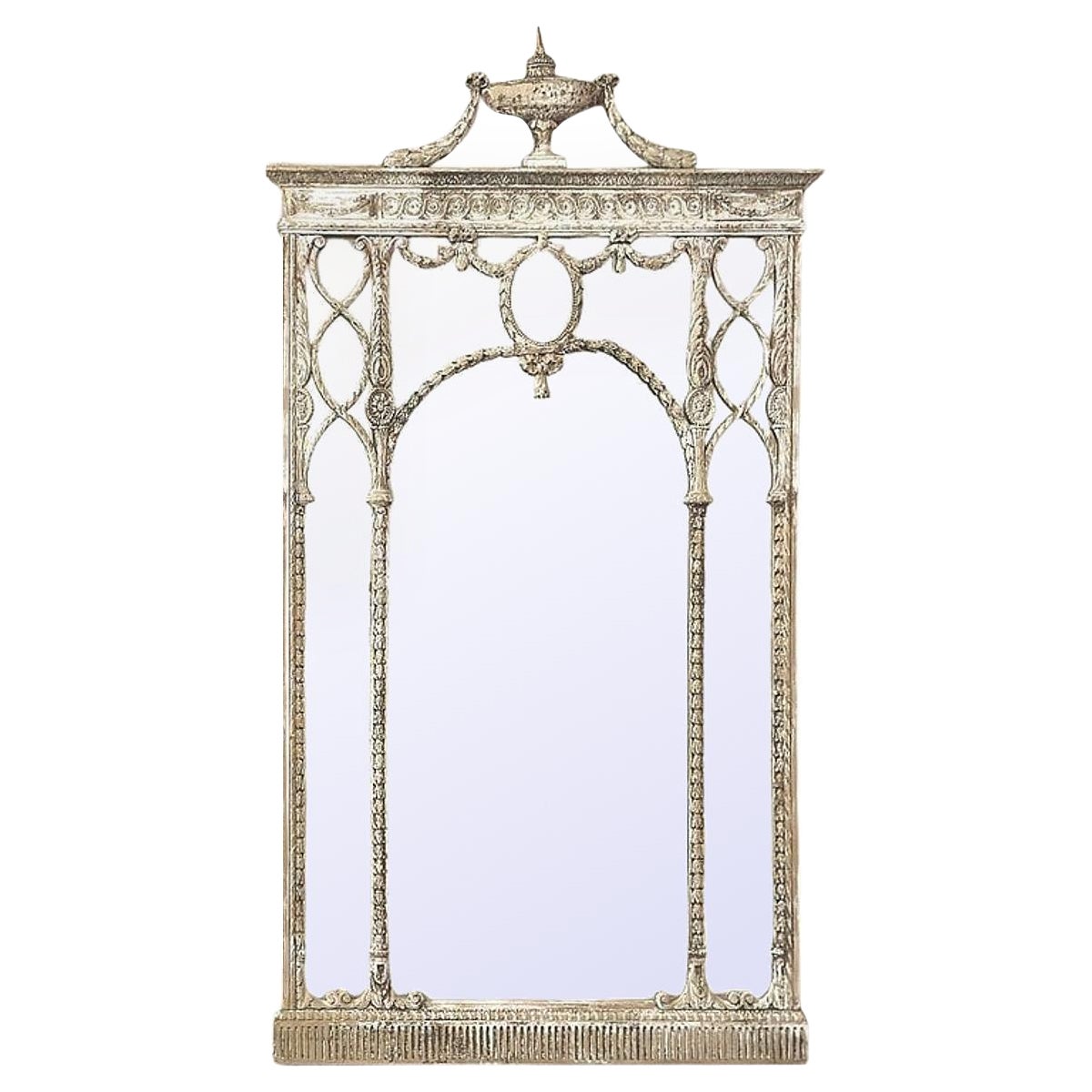Antique Mirror italiano neoclassico in legno intagliato con finitura dipinta a fuoco