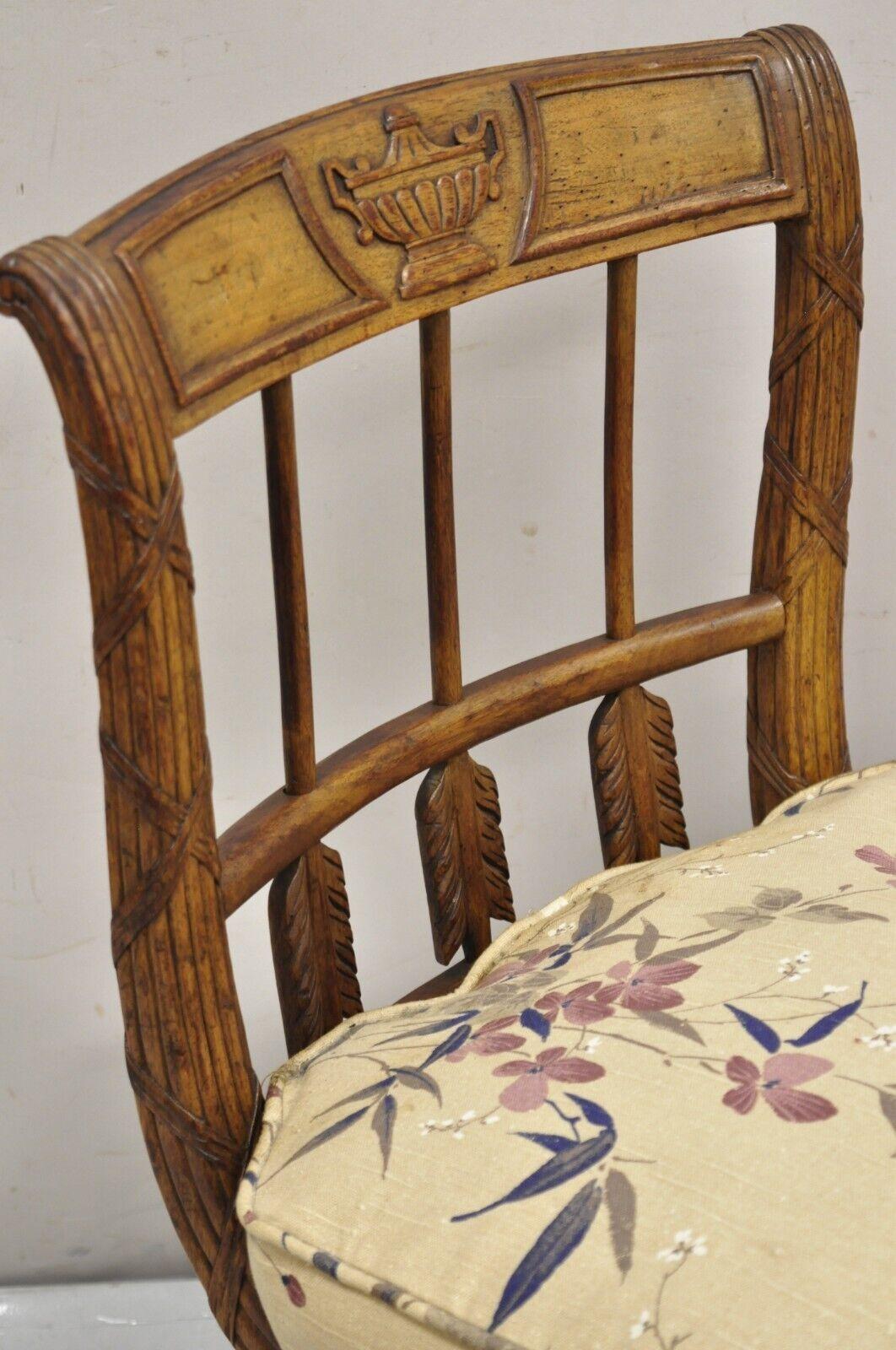 Antique French Neoclassico Luigi XVI intagliato in legno di noce in vendita 5
