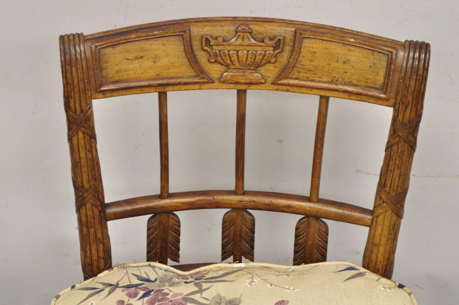 XX secolo Antique French Neoclassico Luigi XVI intagliato in legno di noce in vendita