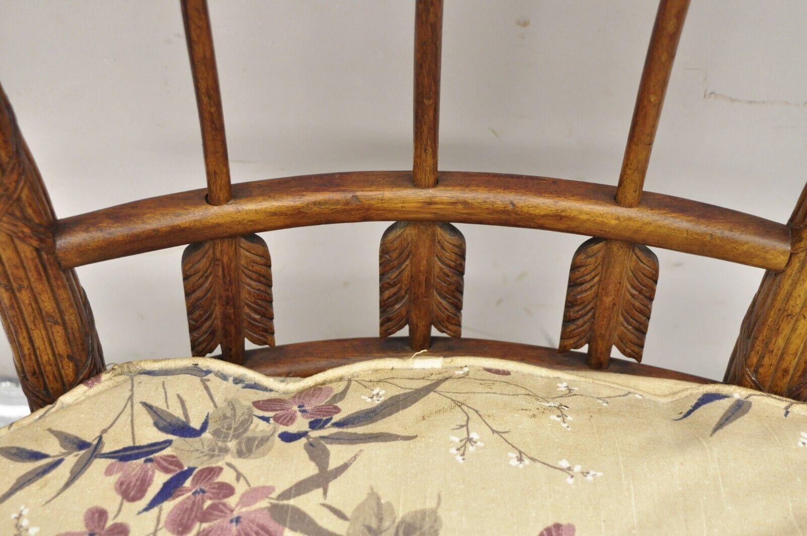 Tessuto Antique French Neoclassico Luigi XVI intagliato in legno di noce in vendita