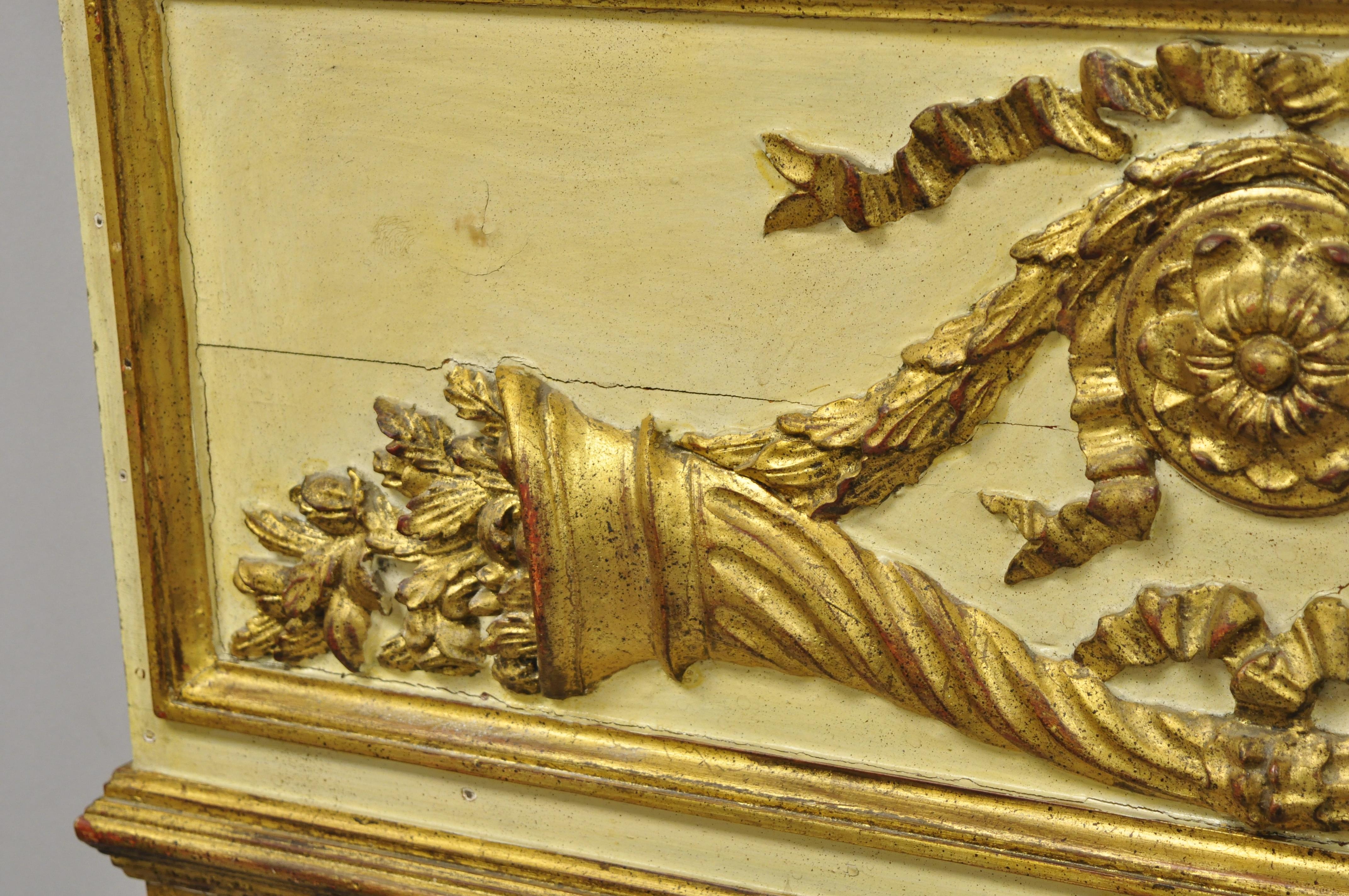 Miroir Antique Italian Neoclassical Gold Giltwood Large Trumeau Wall Mirror en vente