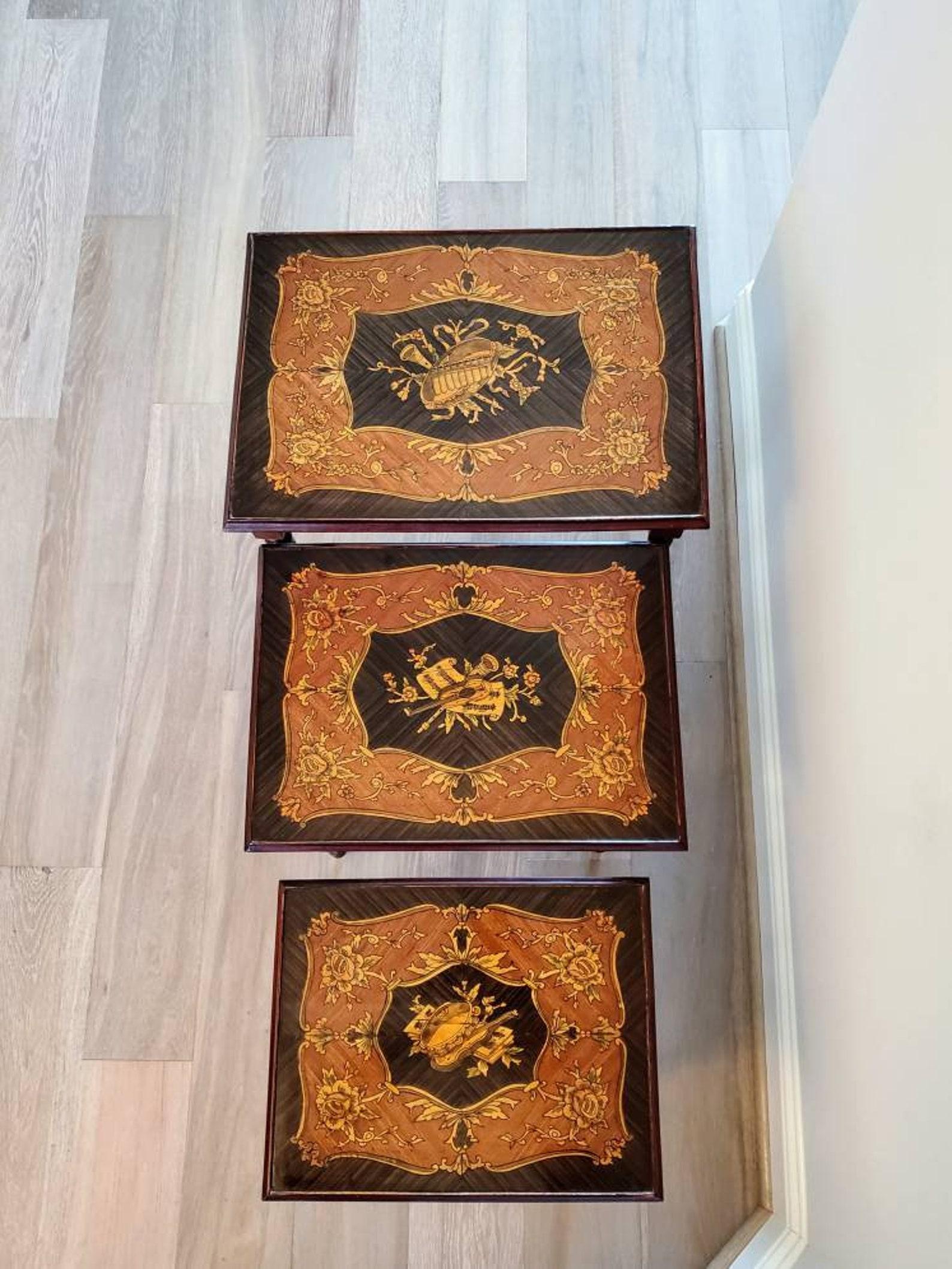 Antique Italian Neoclassical Mahogany Marquetry Nesting Tables In Good Condition In Forney, TX