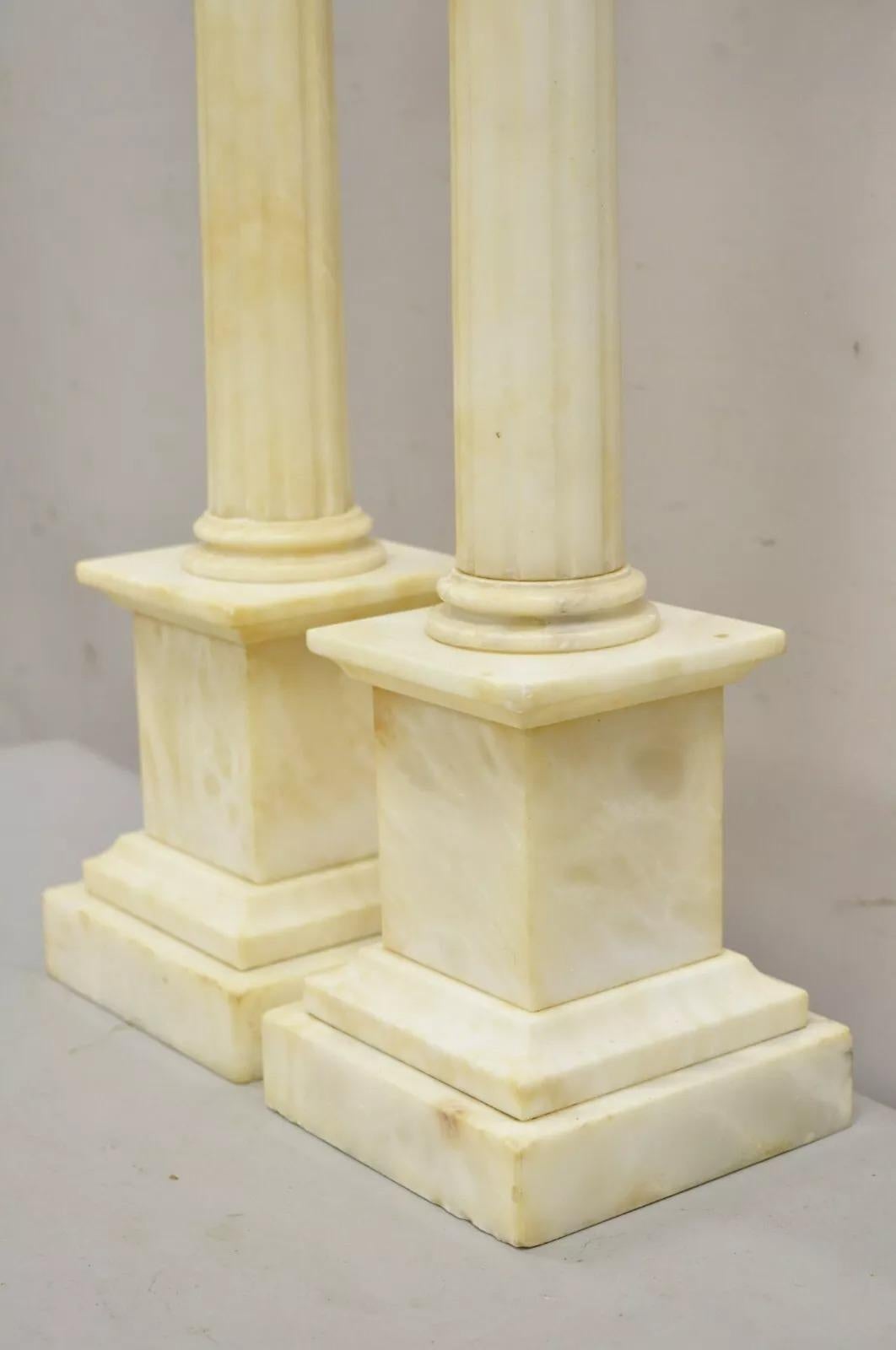 Ancienne paire de lampes de bureau italiennes néoclassiques à colonne corinthienne en marbre, albâtre et albâtre en vente 4