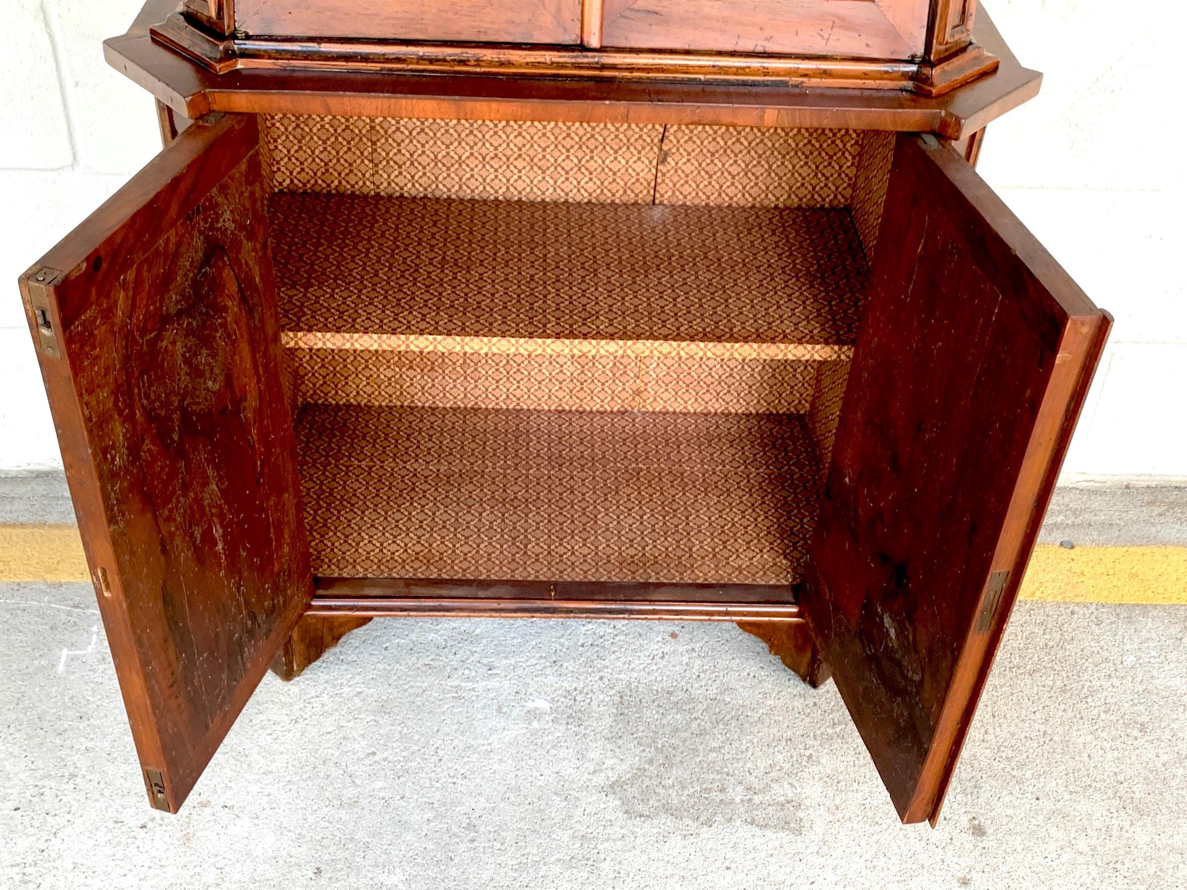 Ancienne armoire pyramidale italienne néoclassique en bois d'olivier en vente 4