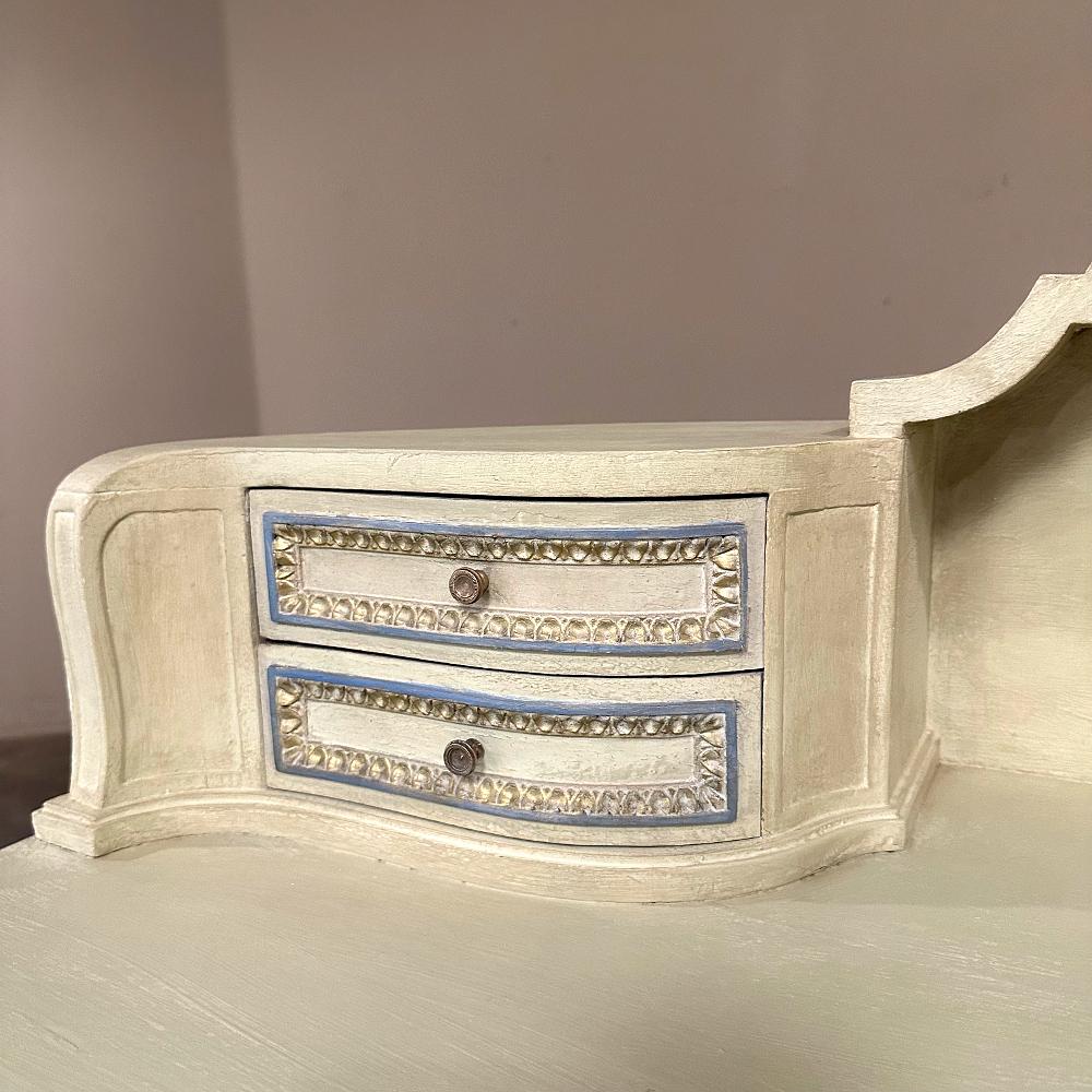 Ancienne vanité italienne néoclassique peinte en forme de rein ~ Commode en vente 3