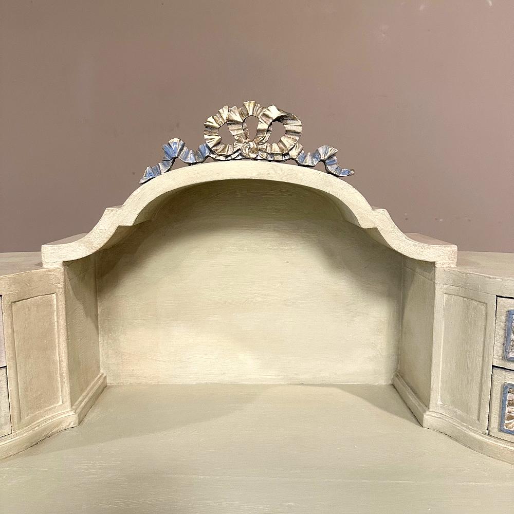 Ancienne vanité italienne néoclassique peinte en forme de rein ~ Commode en vente 4