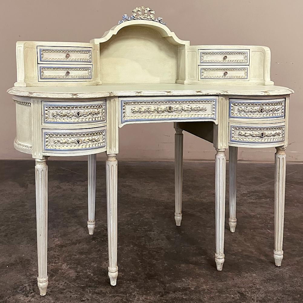 Ancienne vanité italienne néoclassique peinte en forme de rein ~ Dresser sera la touche finale parfaite pour votre chambre à coucher, ou fera un bureau d'étudiant superlatif !  Fabriqué à la main à partir de bois durs nobles, il présente une forme