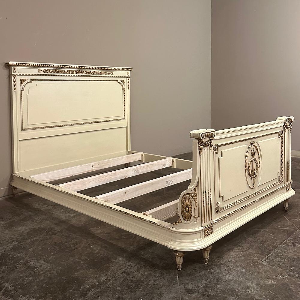 Hand-Carved Antique Italian Neoclassical Painted Queen Bed For Sale