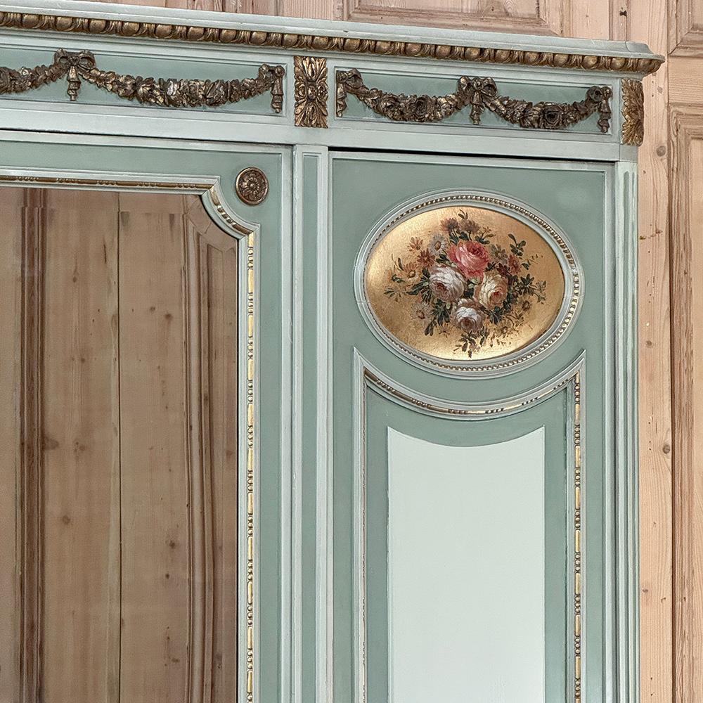 Antico armadio triplo dipinto in stile neoclassico italiano 2