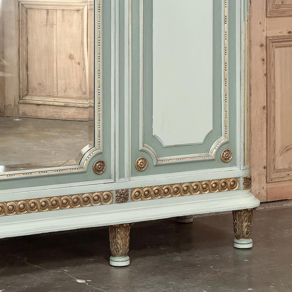 Antico armadio triplo dipinto in stile neoclassico italiano 3