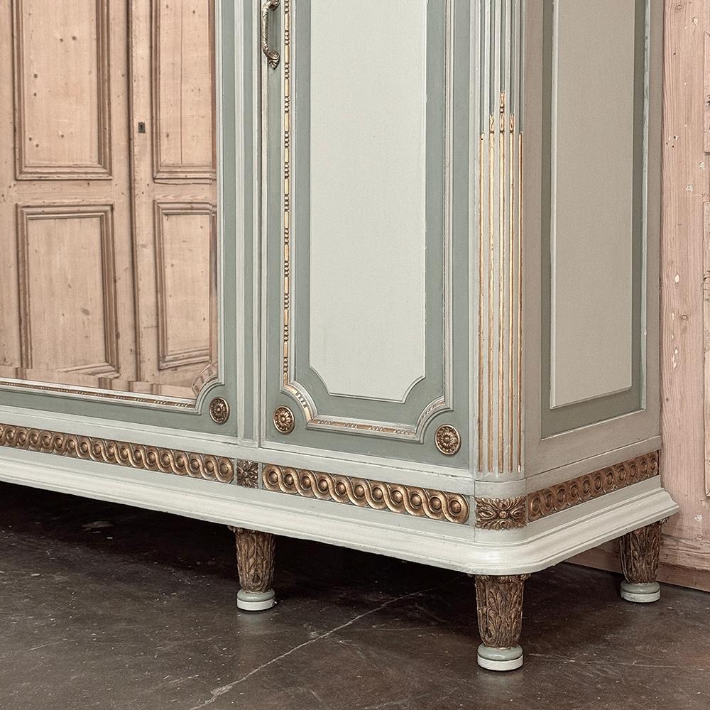 Antico armadio triplo dipinto in stile neoclassico italiano 5