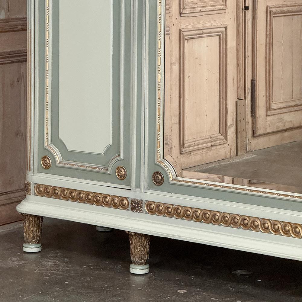 Antico armadio triplo dipinto in stile neoclassico italiano 7