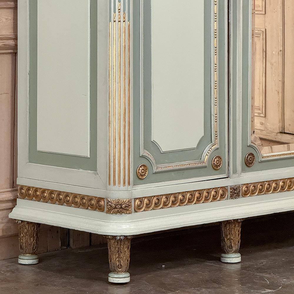 Antico armadio triplo dipinto in stile neoclassico italiano 9