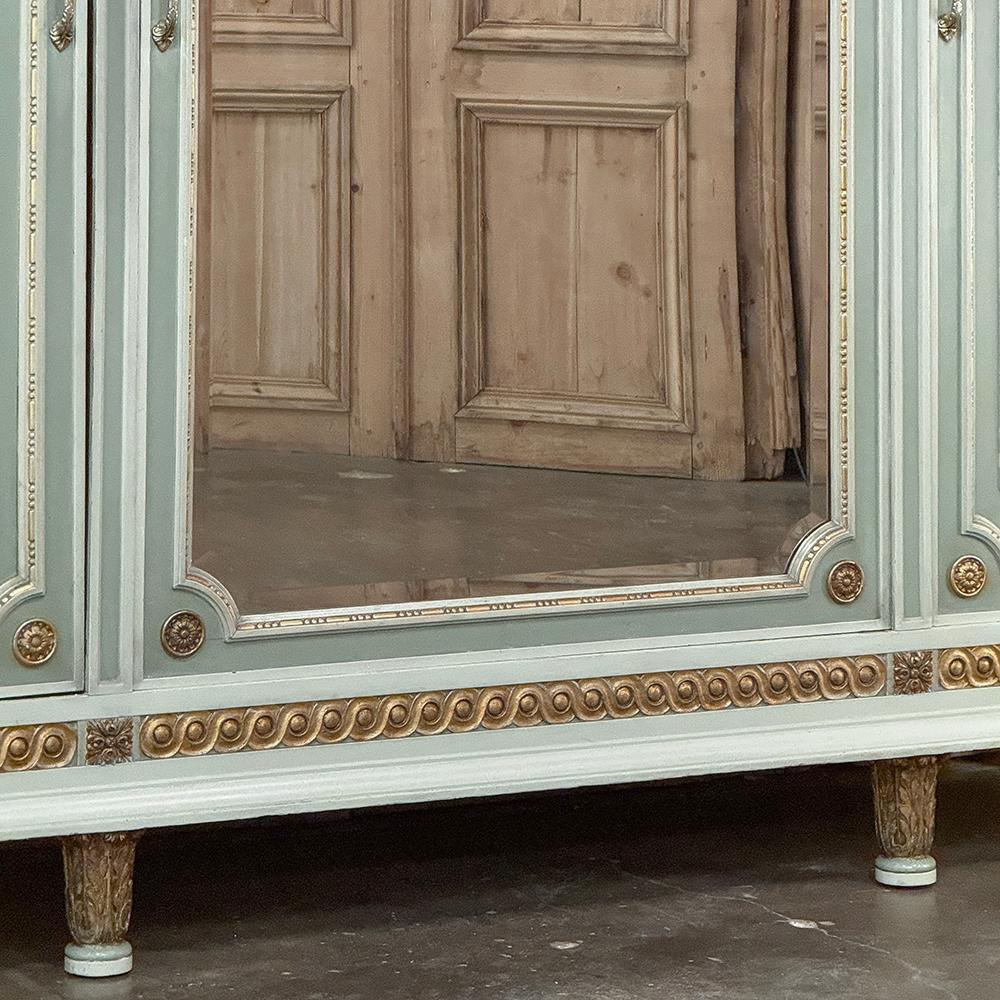 Antico armadio triplo dipinto in stile neoclassico italiano 1