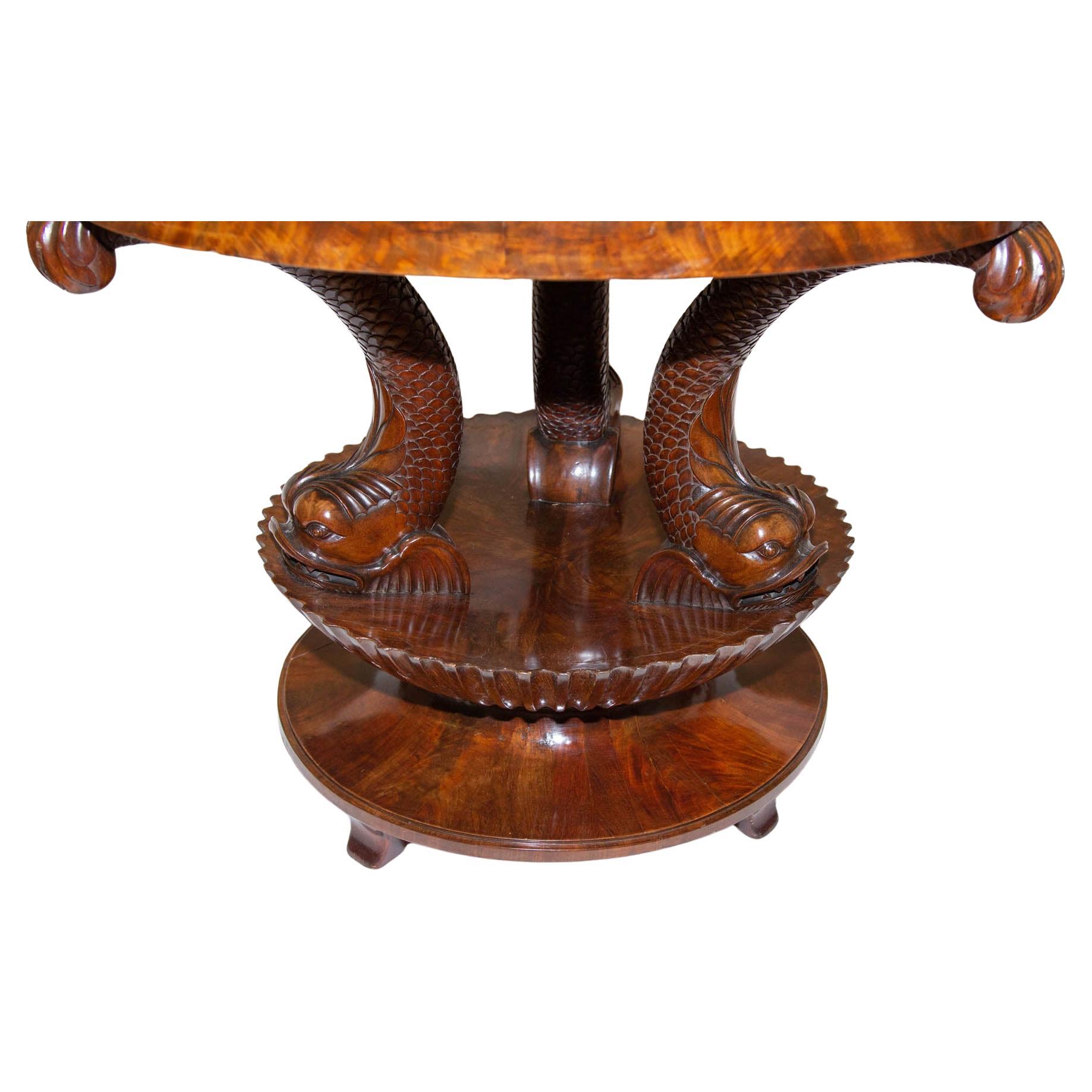Antigua Mesa Neoclásica Italiana Sgagliola con Base de Delfín Tallada circa 1810 siglo XIX en venta