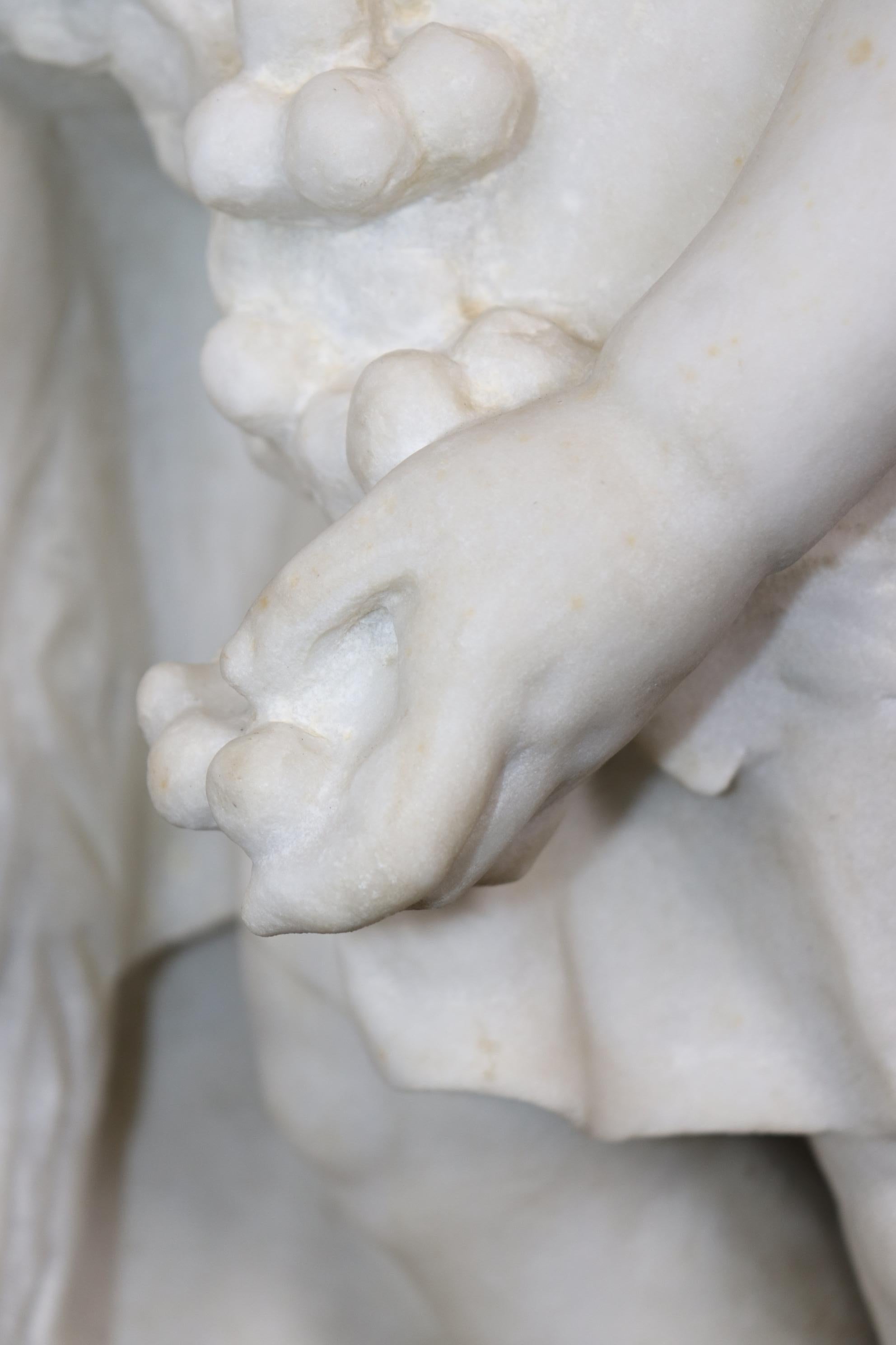 Antica scultura in marmo in stile neoclassico italiano di bambini putti in vendita 6