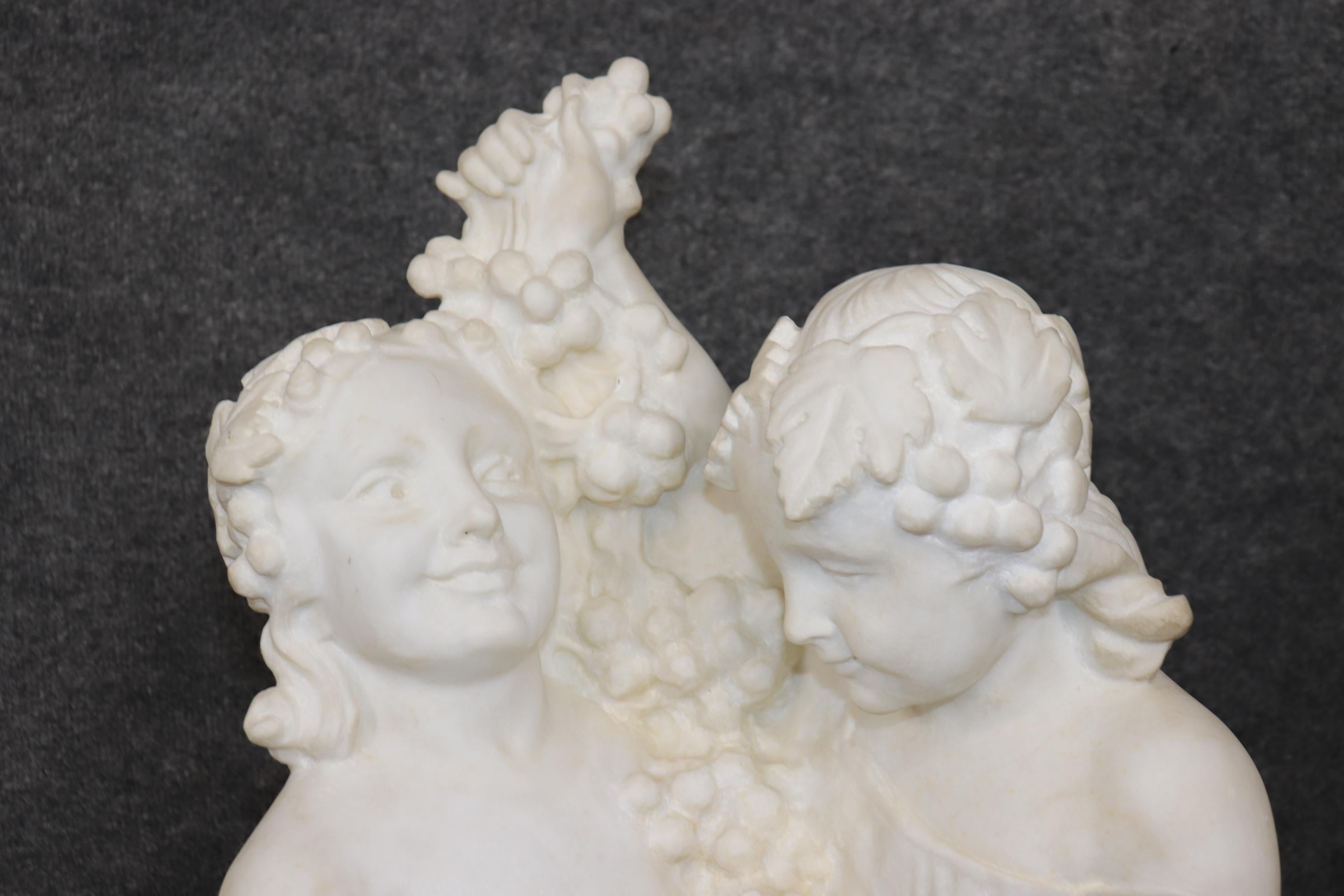 Antica scultura in marmo in stile neoclassico italiano di bambini putti in vendita 9