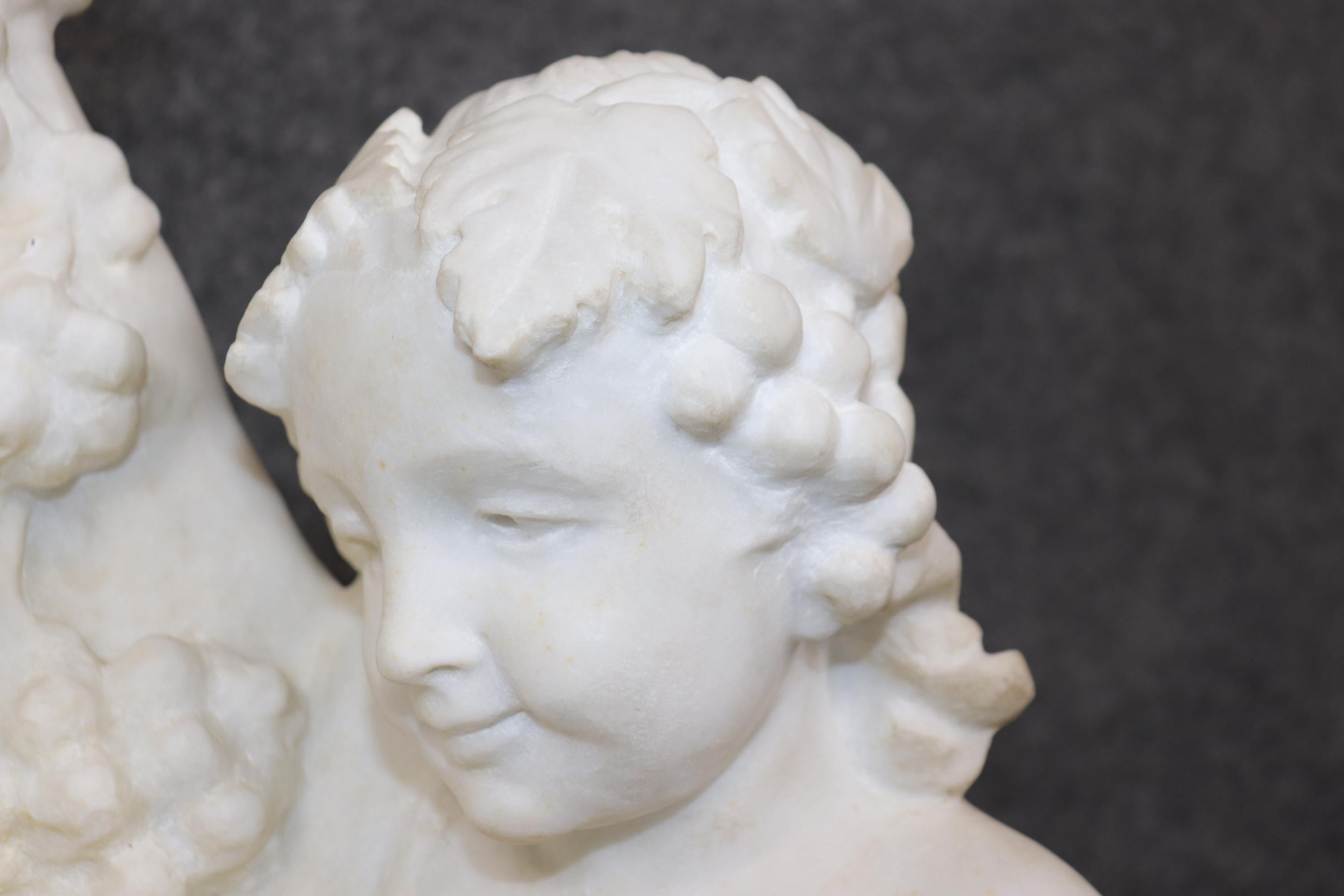 Antica scultura in marmo in stile neoclassico italiano di bambini putti in vendita 11
