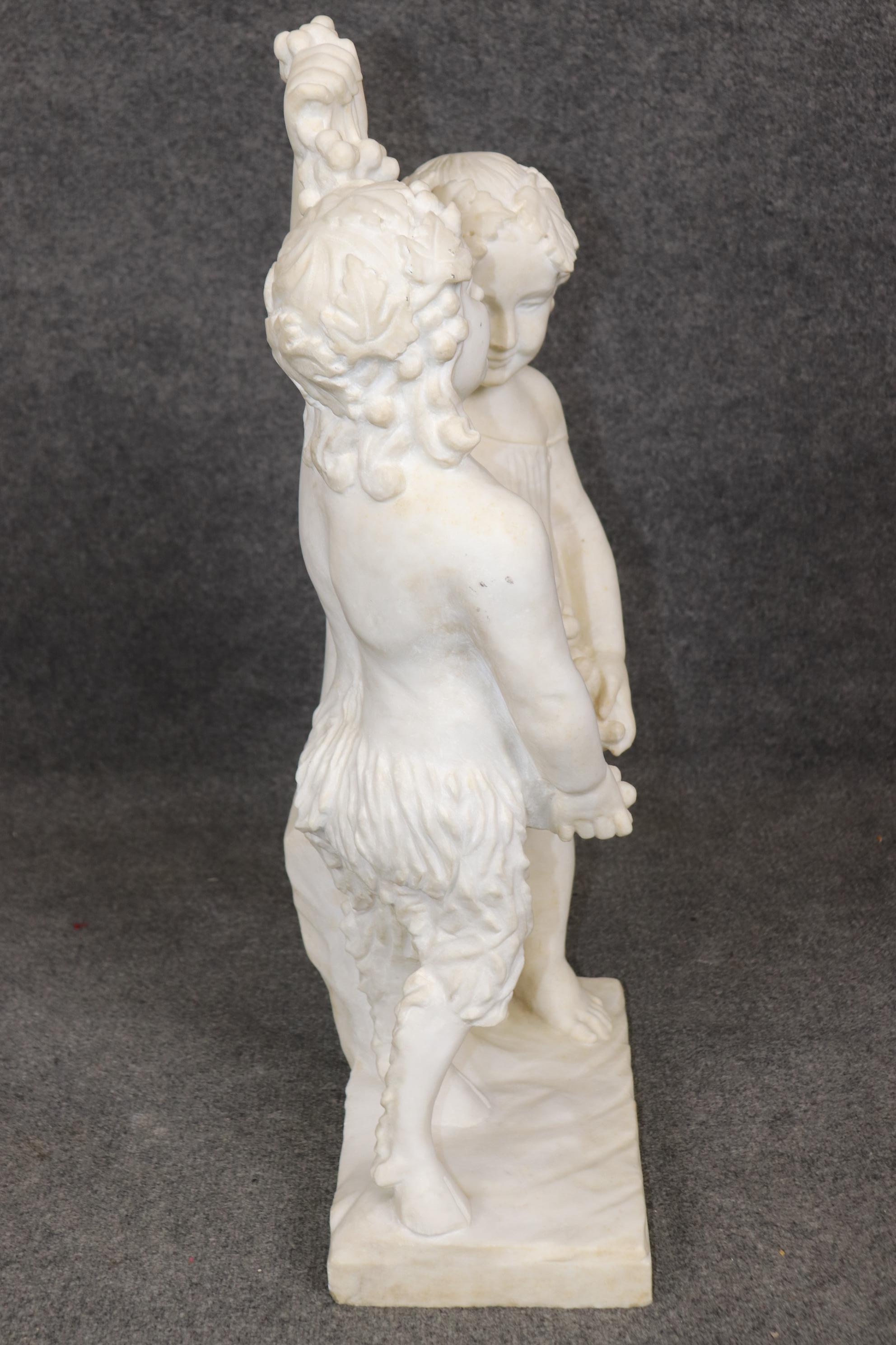 Italiano Antica scultura in marmo in stile neoclassico italiano di bambini putti in vendita