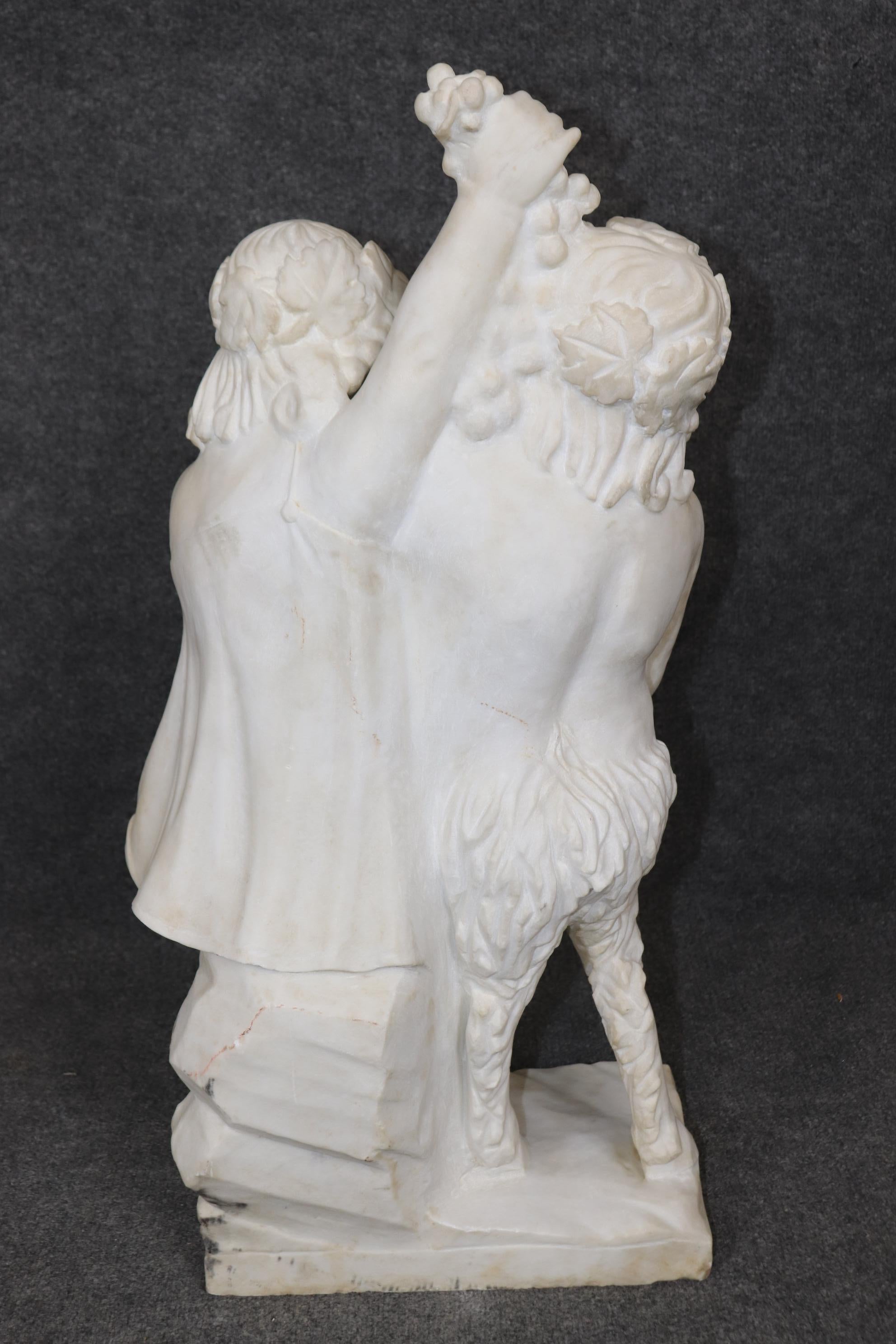 Intagliato Antica scultura in marmo in stile neoclassico italiano di bambini putti in vendita