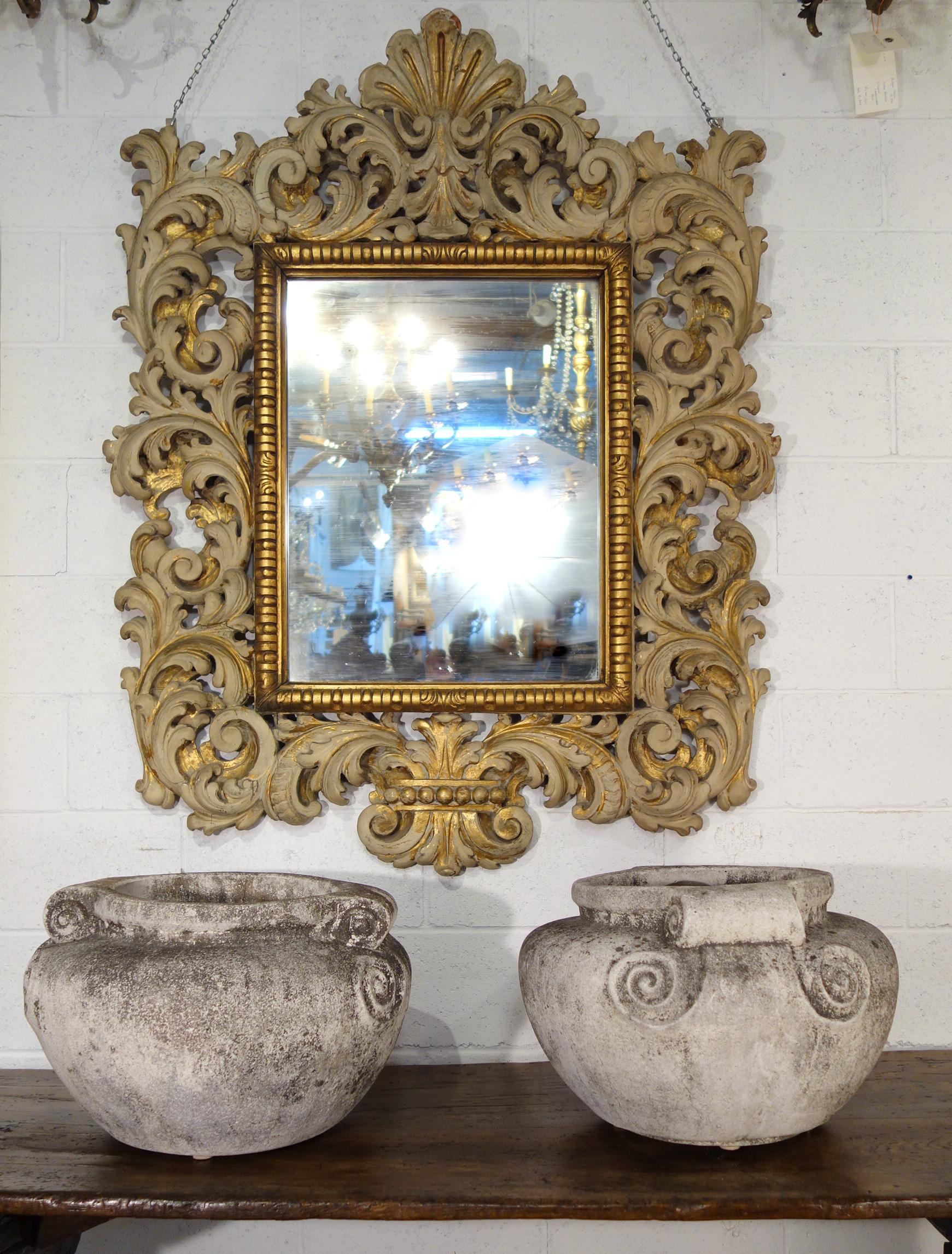 Stylish pair of vessels composed of 