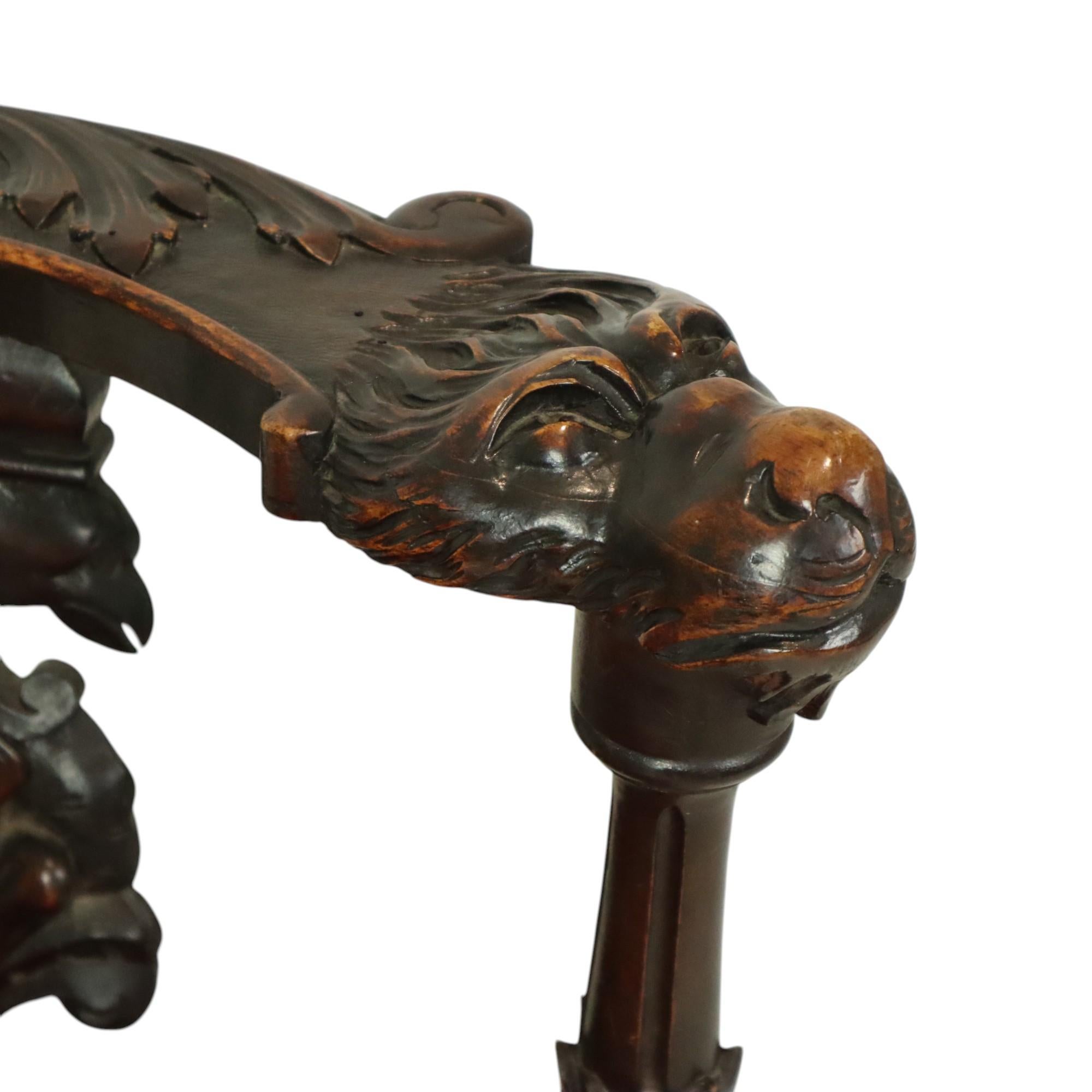 Ancienne chaise d'angle italienne en Oak Oak Style Renaissance en vente 6