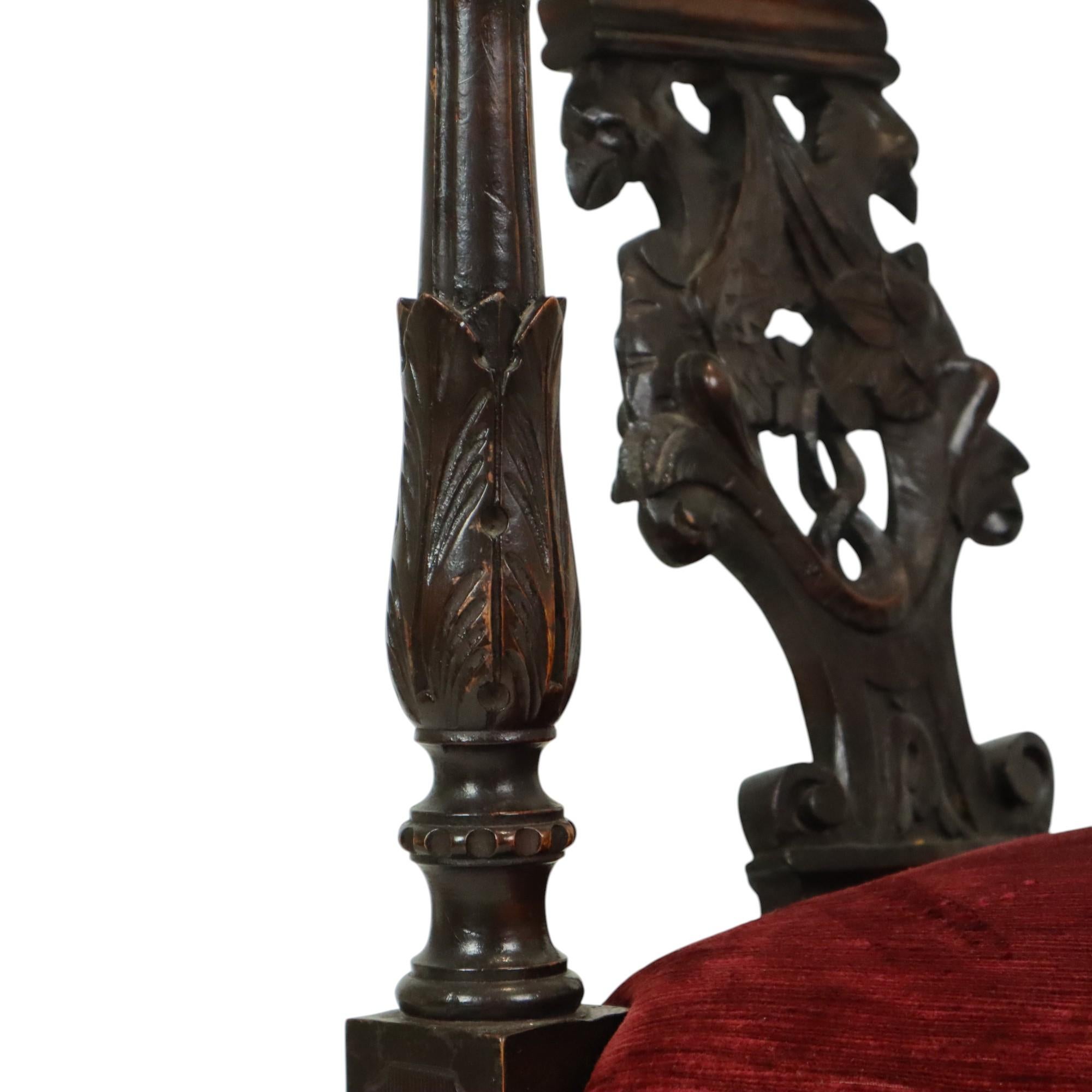 Ancienne chaise d'angle italienne en Oak Oak Style Renaissance en vente 8