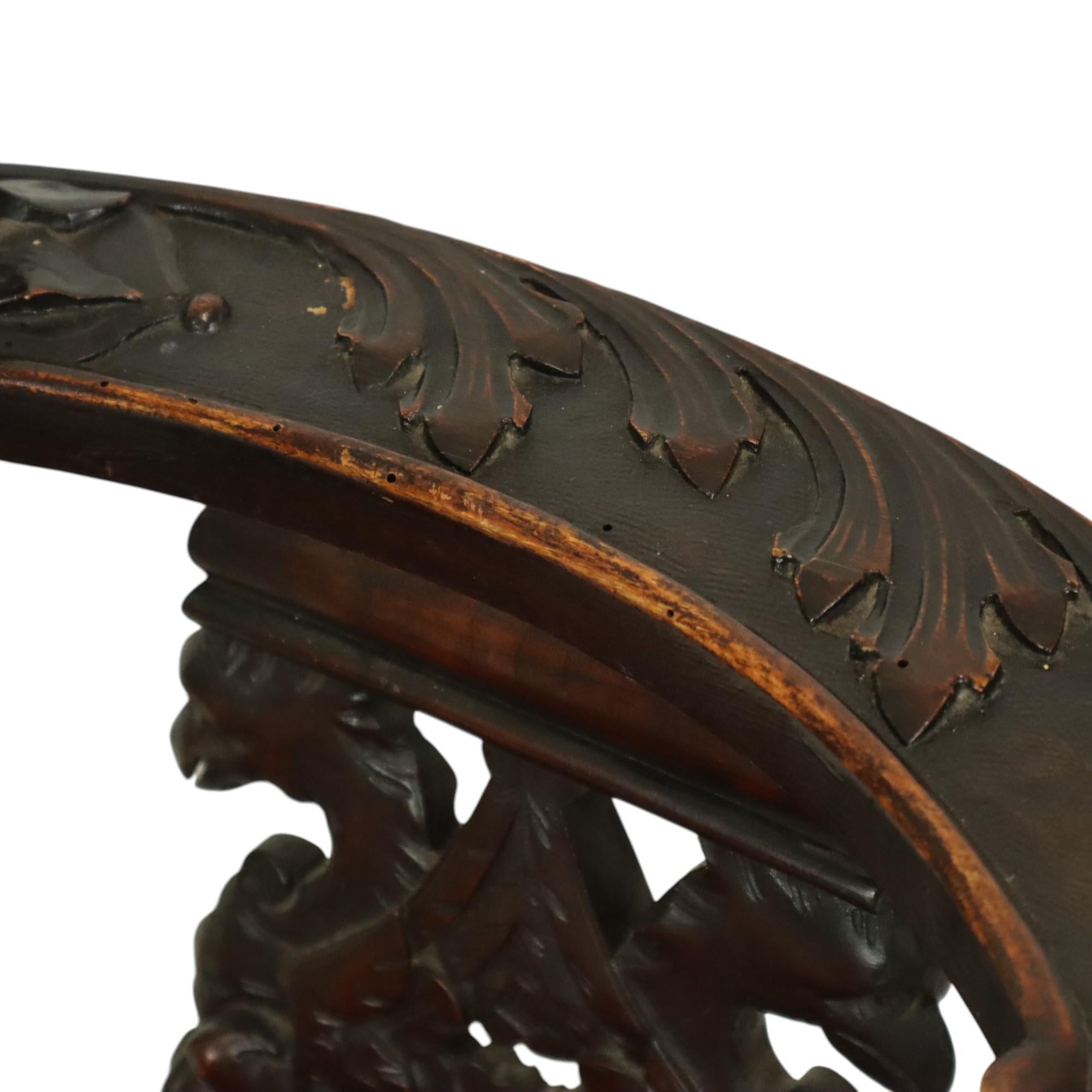 Ancienne chaise d'angle italienne en Oak Oak Style Renaissance en vente 13