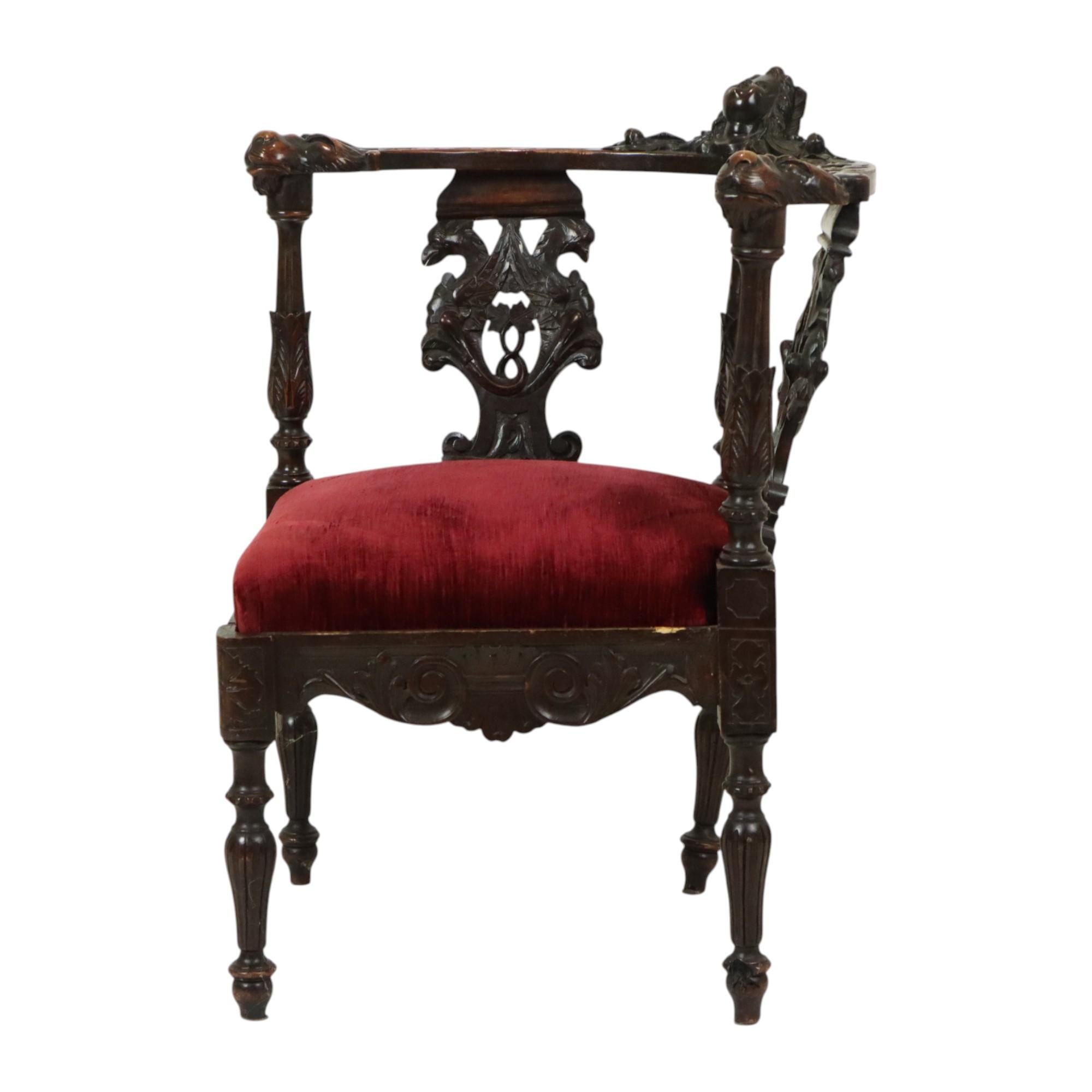 Velours Ancienne chaise d'angle italienne en Oak Oak Style Renaissance en vente