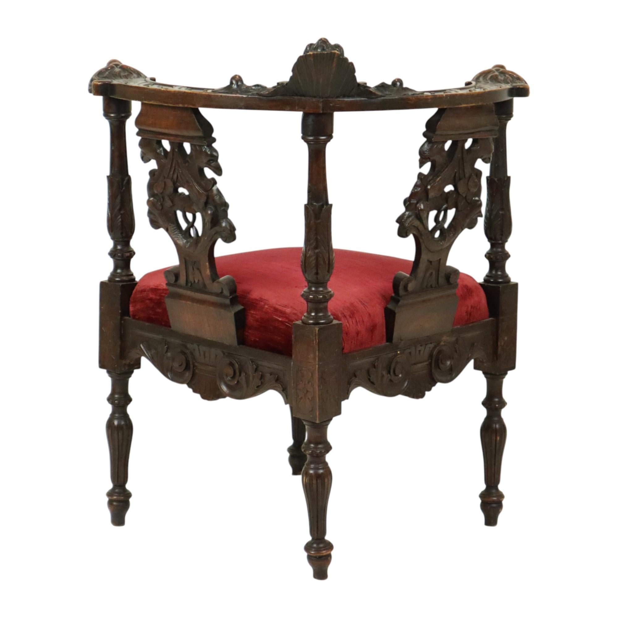 Ancienne chaise d'angle italienne en Oak Oak Style Renaissance en vente 1