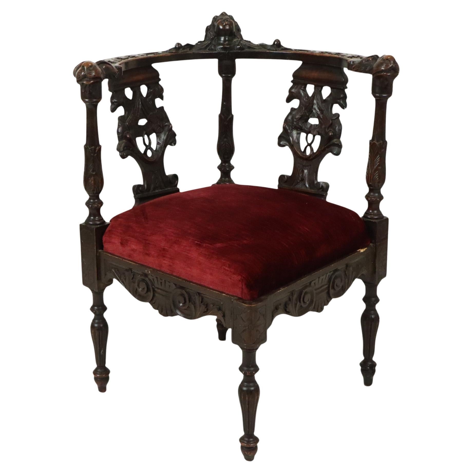 Ancienne chaise d
angle italienne en Oak Oak Style Renaissance