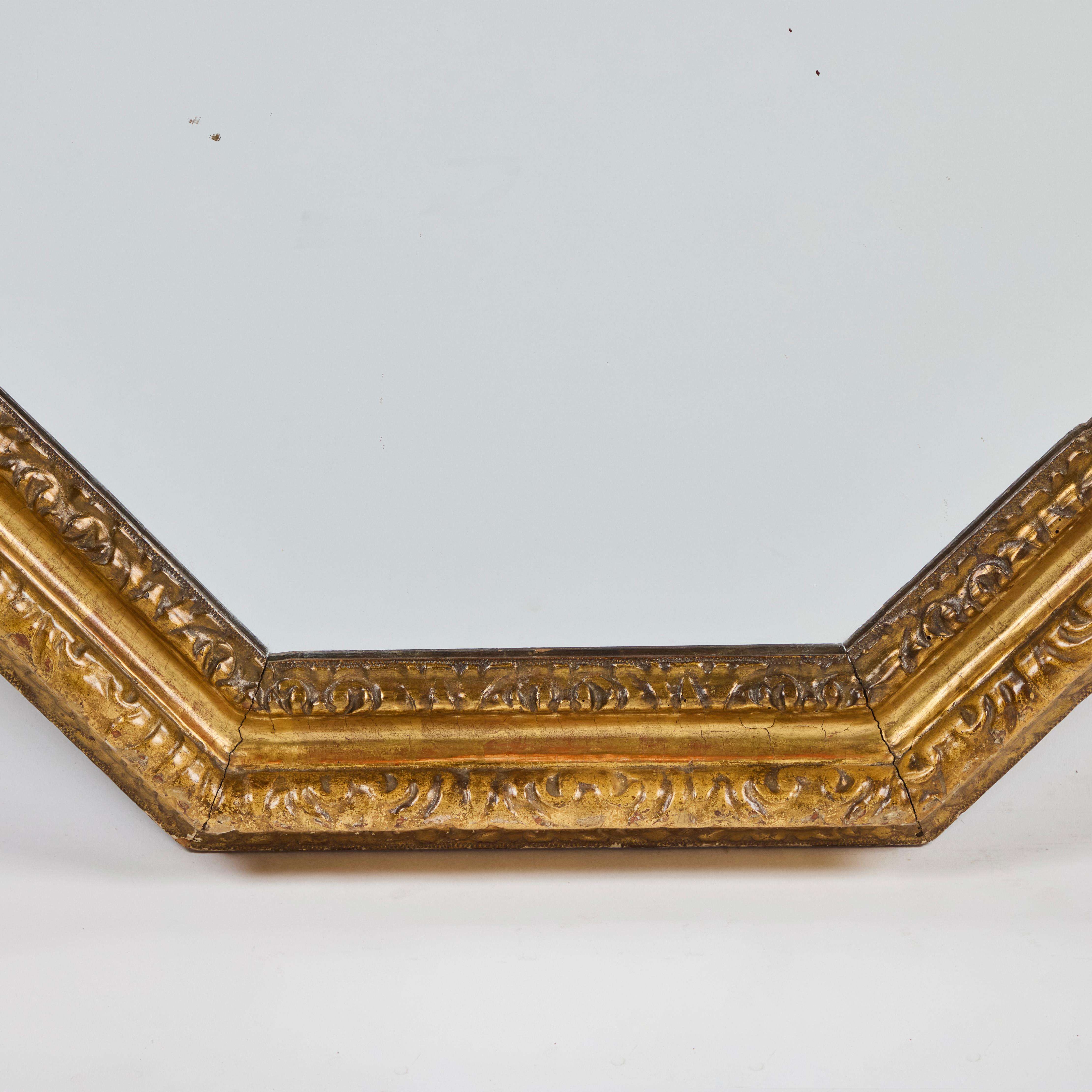 Cadre italien ancien octogonal en bois doré avec nouveau miroir Bon état - En vente à Los Angeles, CA