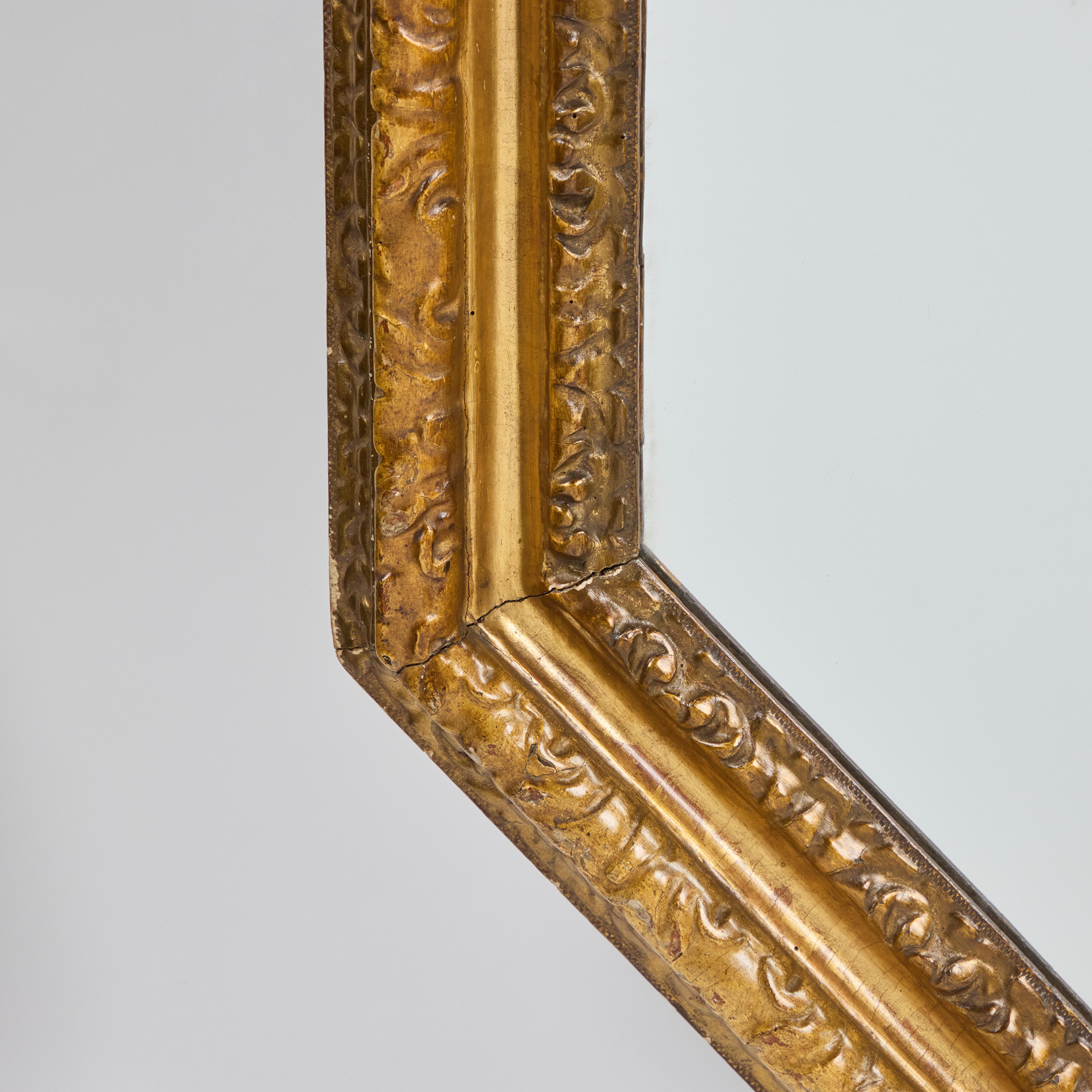 Milieu du XIXe siècle Cadre italien ancien octogonal en bois doré avec nouveau miroir en vente