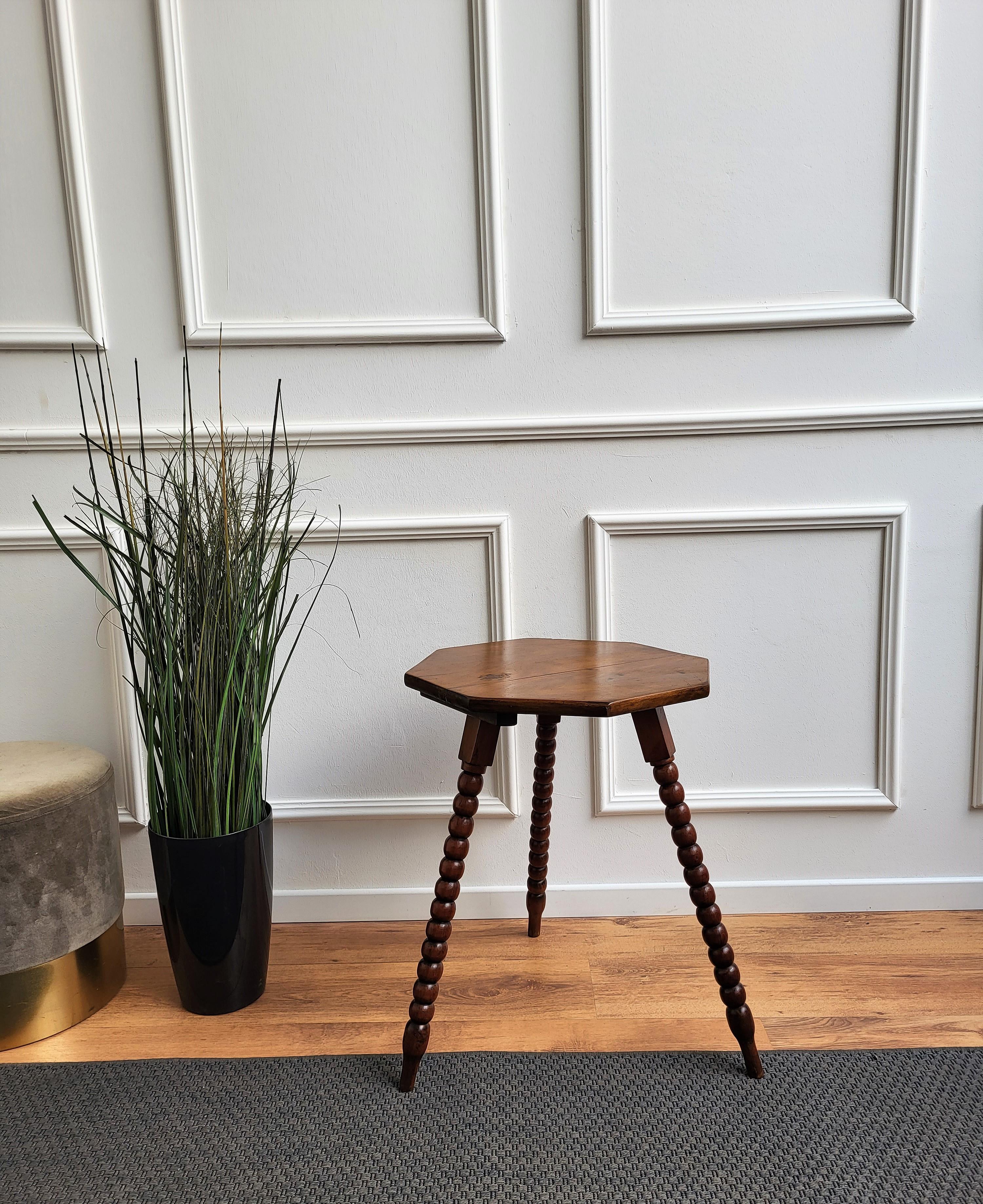 Beautiful antique wooden Italian walnut side table or occasional table with octagonal top raised on three beautifully bobbin turned legs. This Italian walnut side table with the rich and beautiful patina would look wonderful in a corner coupled with