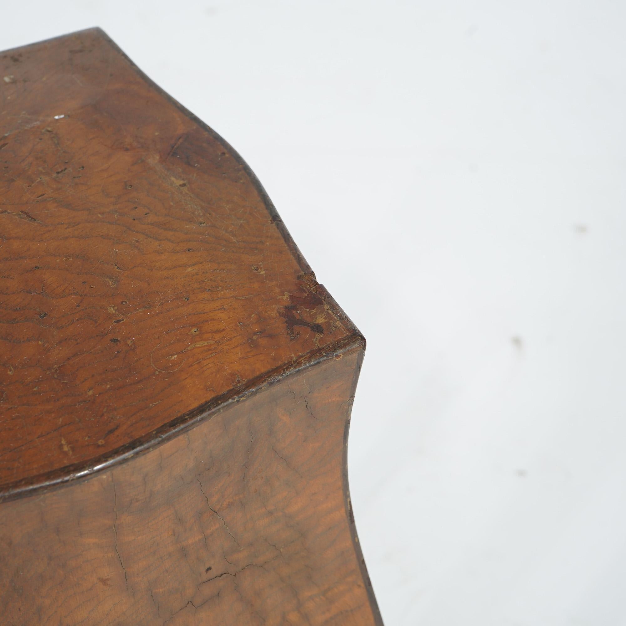 Ancien meuble d'appoint à trois tiroirs en bois d'olivier italien Circa 1900 en vente 5