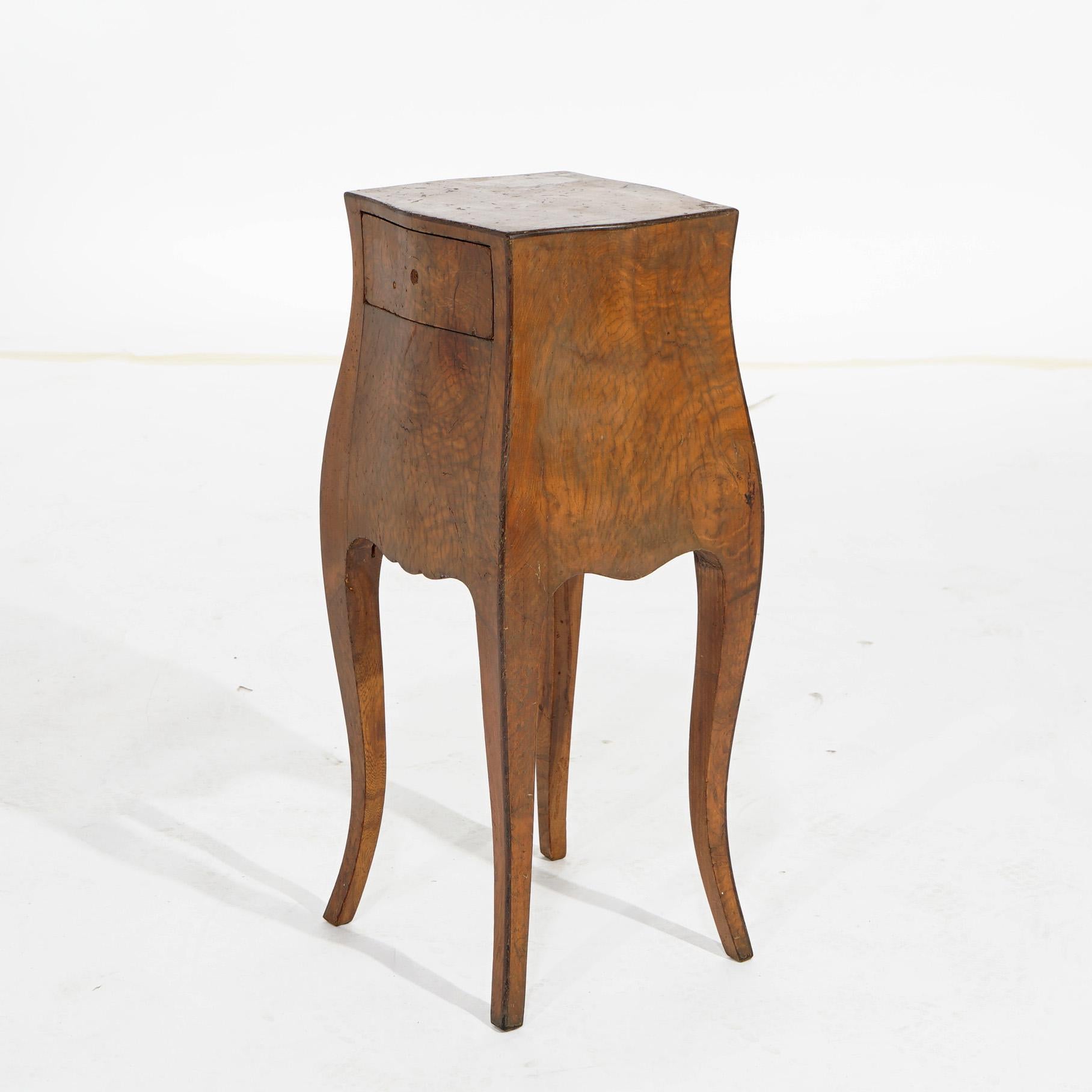 Ancien meuble d'appoint à trois tiroirs en bois d'olivier italien Circa 1900 en vente 3