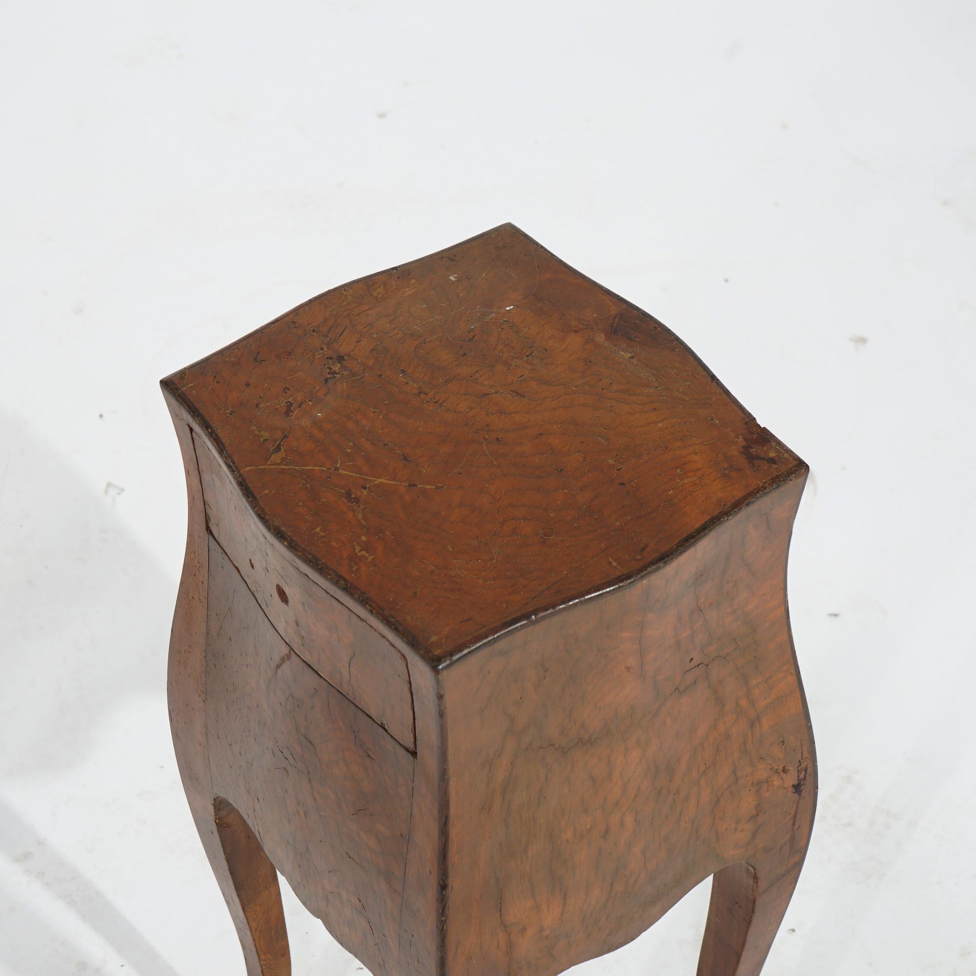 Ancien meuble d'appoint à trois tiroirs en bois d'olivier italien Circa 1900 en vente 4