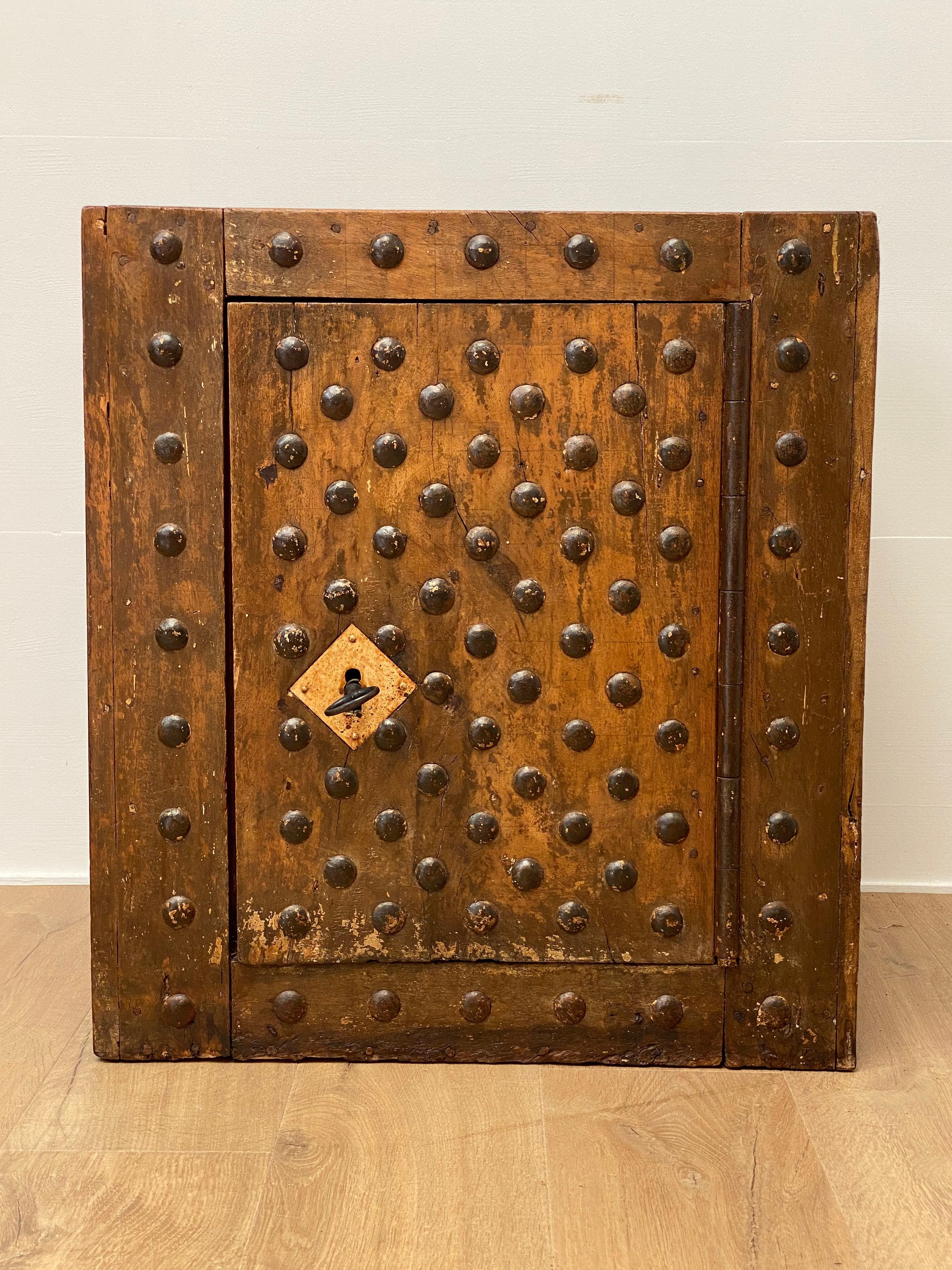 Elegant Northern Italian One door Safe from the 18Th Century,
the safe has a Walnut structure with a dense and architeceturally ordered series
of Iron head nails, one lock and key,
very decorative piece of furniture