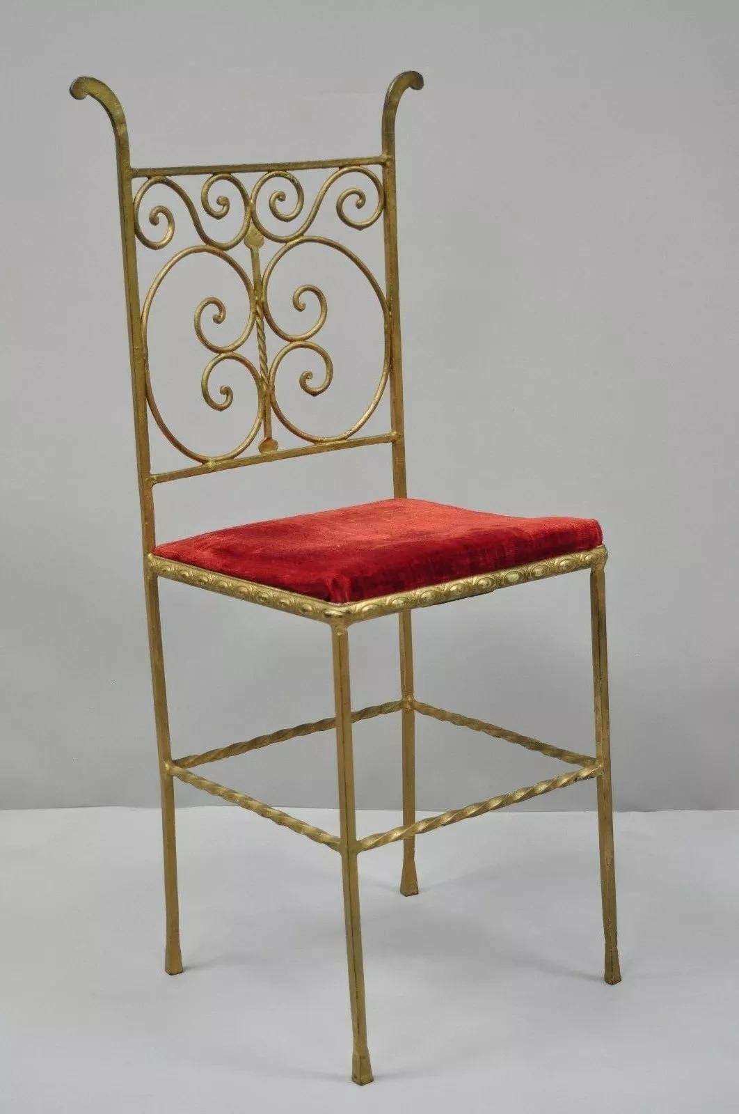 Antigua silla auxiliar gótica de hierro dorado italiana o española de la Hollywood Regency en venta 5