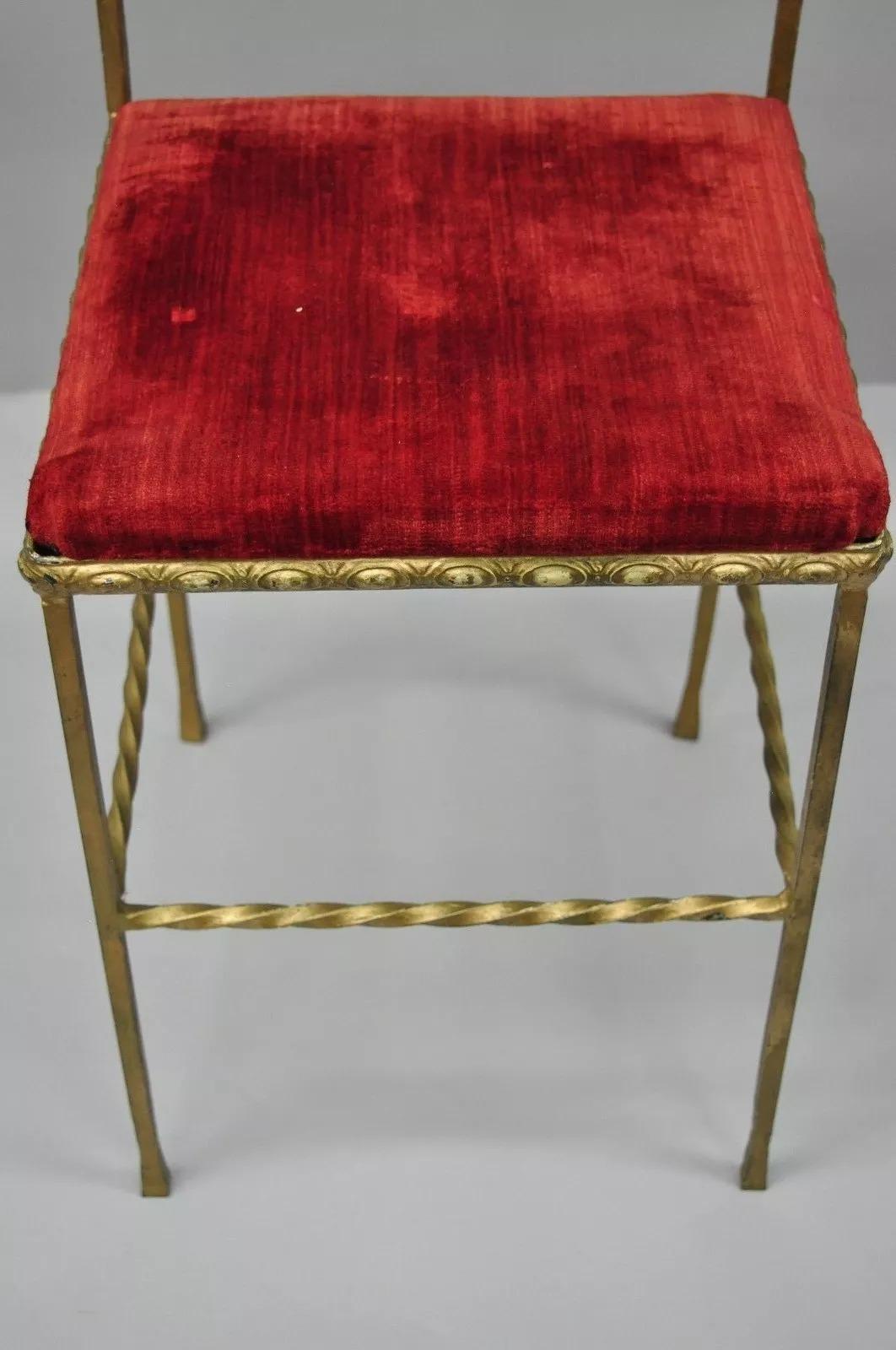 Antigua silla auxiliar gótica de hierro dorado italiana o española de la Hollywood Regency Desconocido en venta