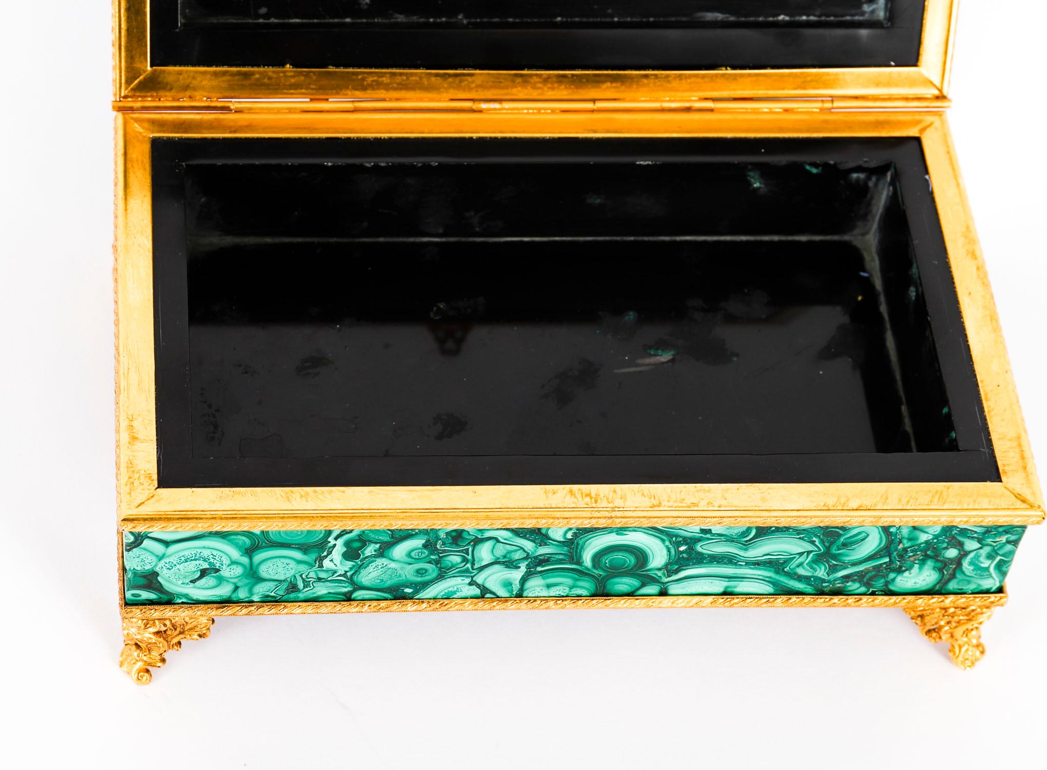 Antique Italian Ormolu Mounted Malachite Lidded Casket 20th Century For Sale 6