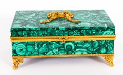 Antico scrigno italiano con coperchio in malachite montato in ormolu XX secolo